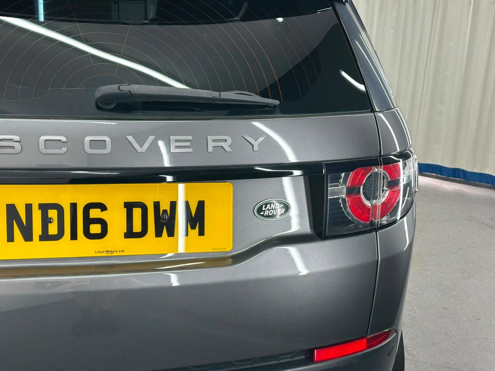 Land Rover Discovery Sport view 11
