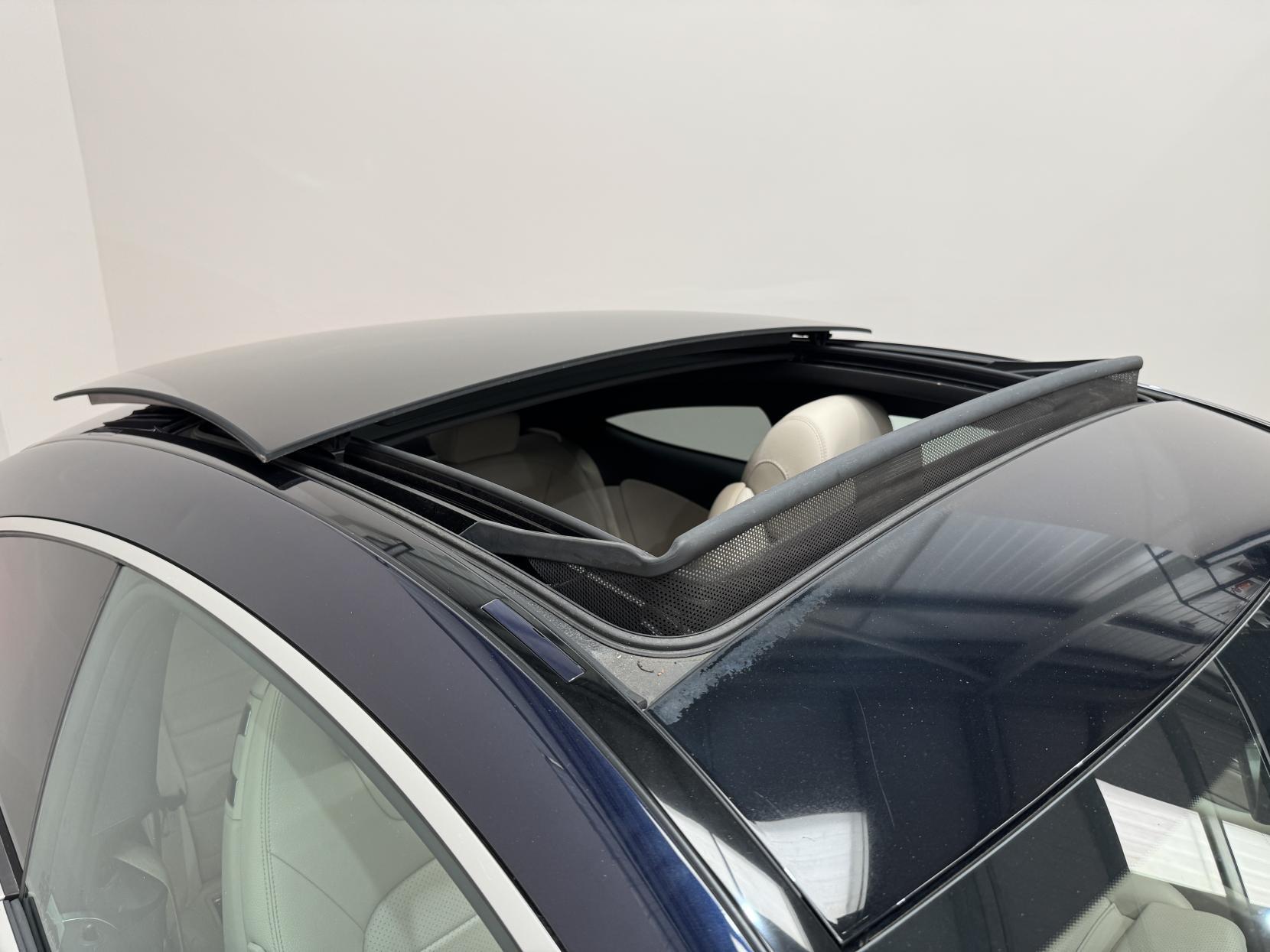 Mercedes-Benz C Class view 3