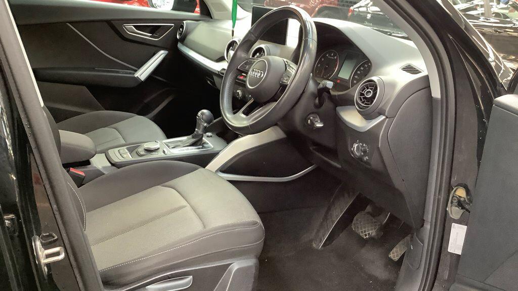Audi Q2 view 13
