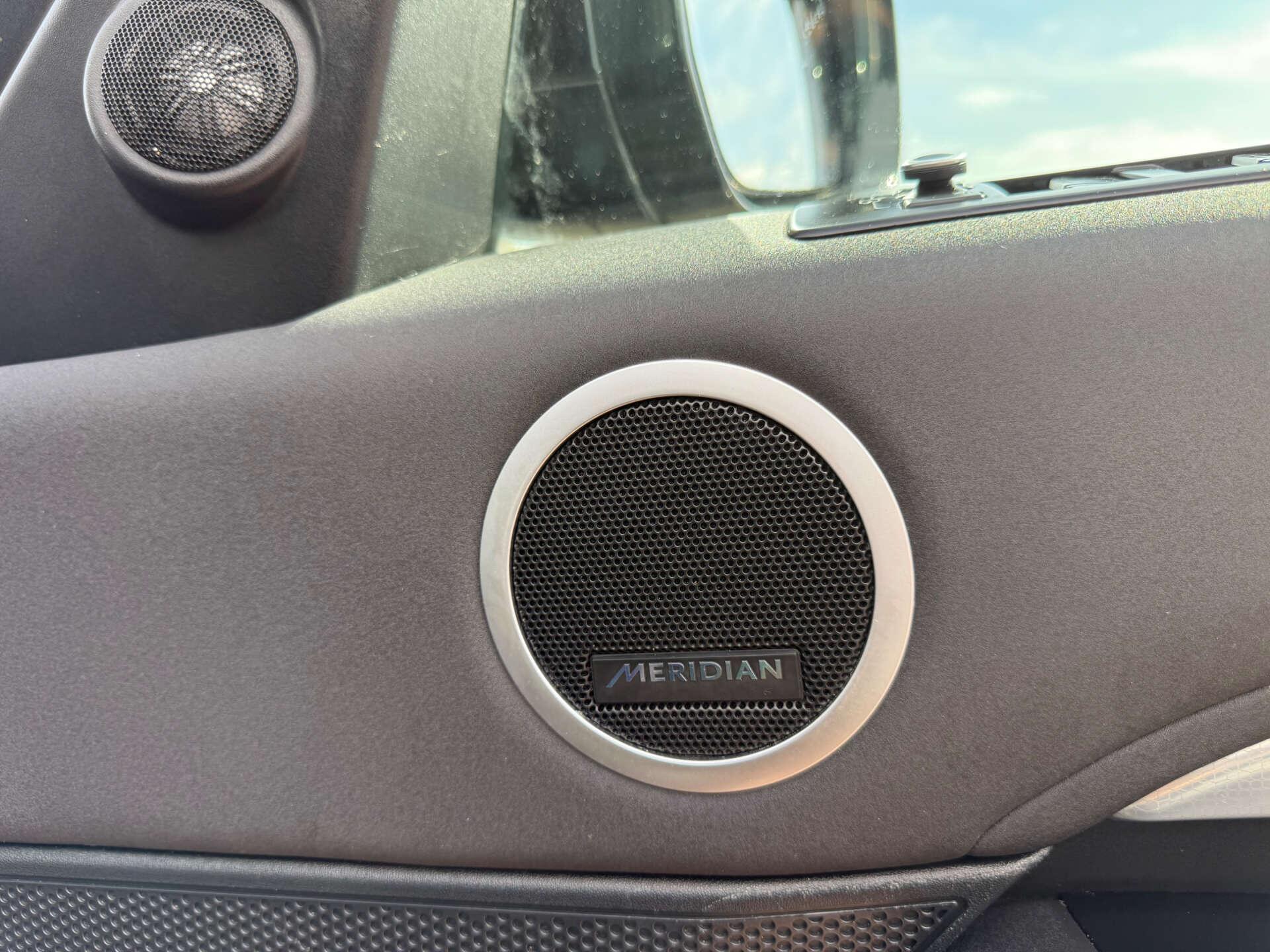 Land Rover Discovery view 34
