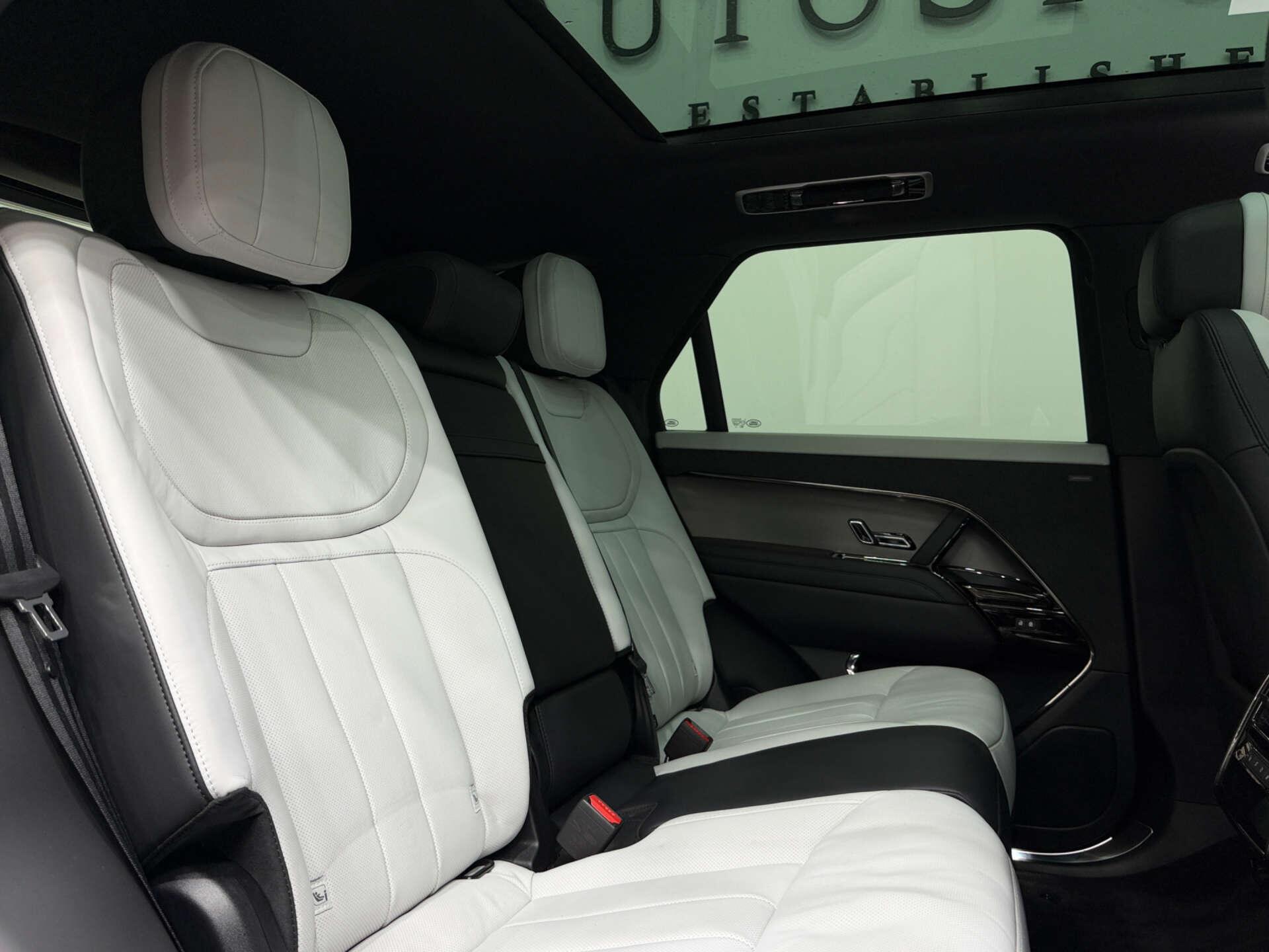 Land Rover Range Rover Sport view 12