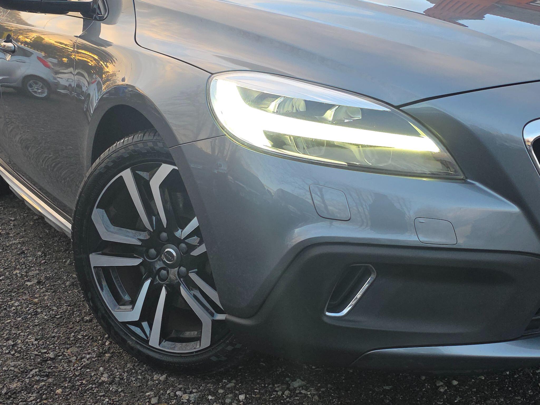2017 Volvo V40 Cross Country 2.0 T3 Pro Euro 6 (s/s) 5dr • 44,733 miles image 96