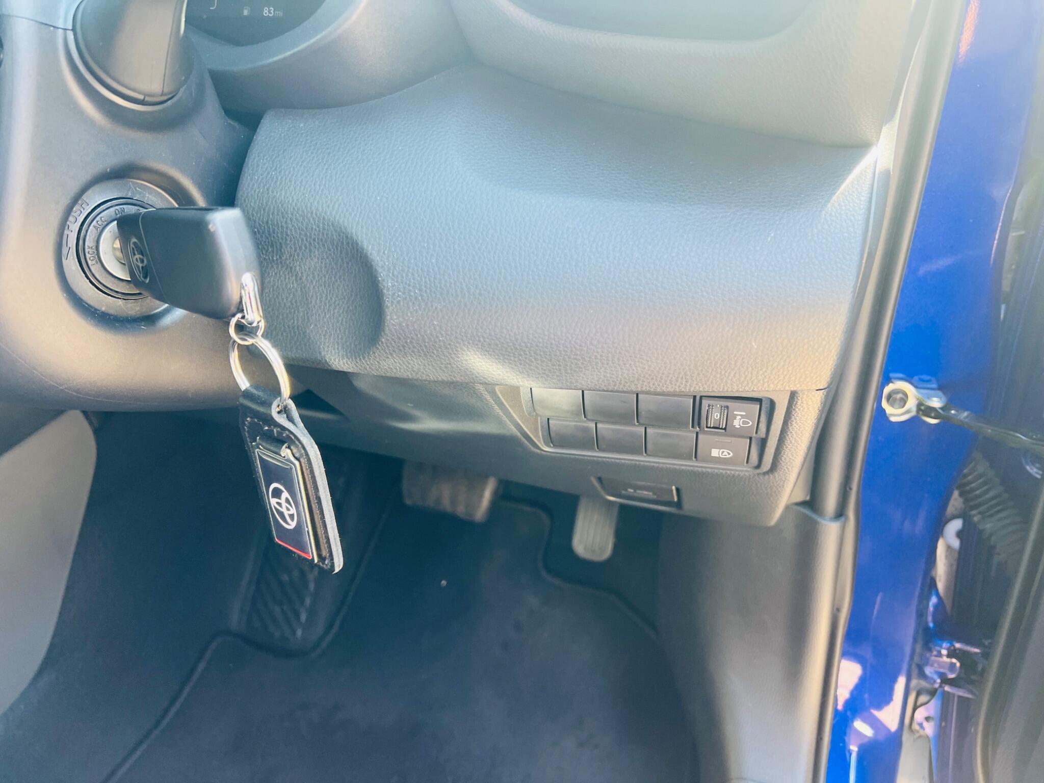 Toyota Yaris view 76
