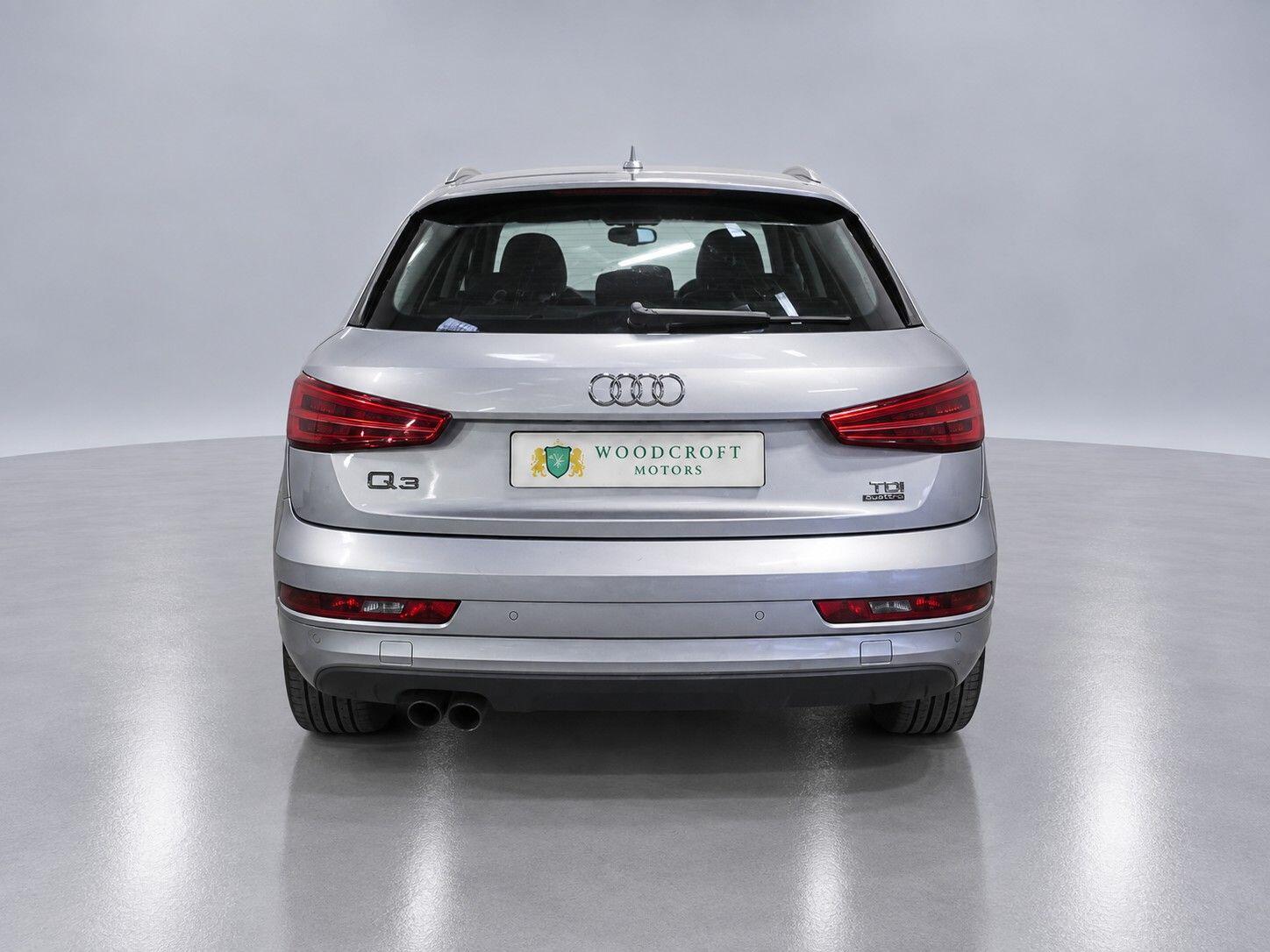 Audi Q3 view 14