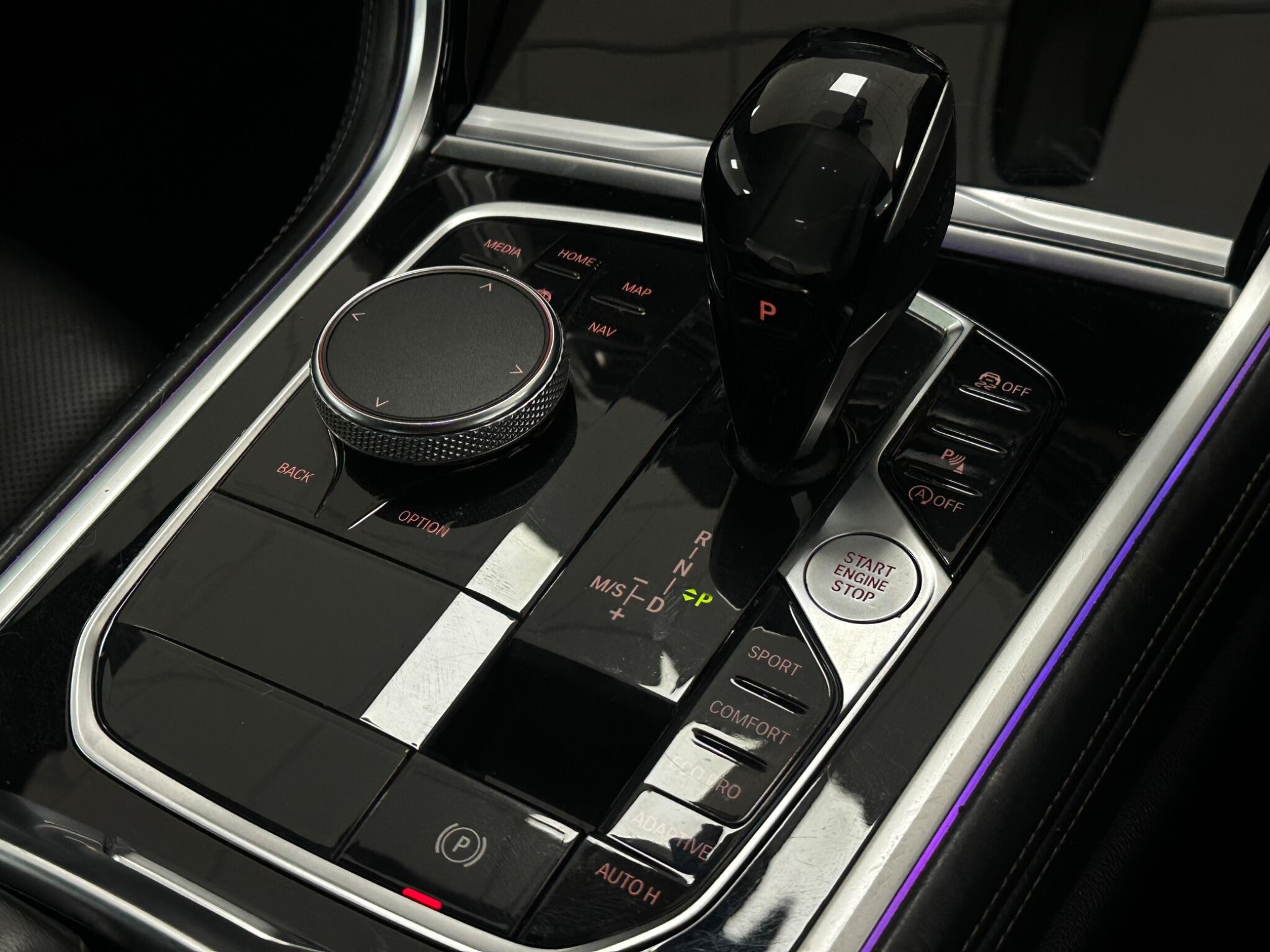 BMW 8 Series view 24