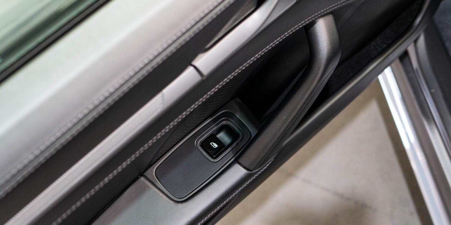 Porsche 911 view 30