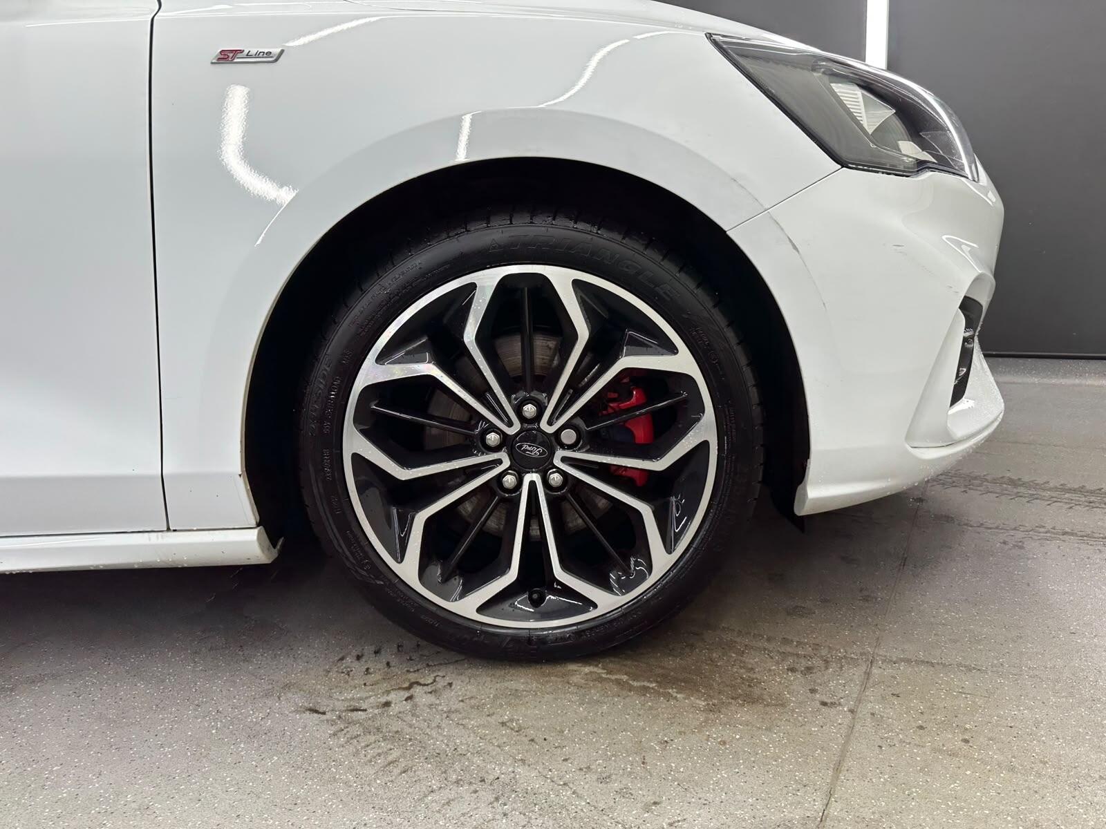 Ford Focus view 14