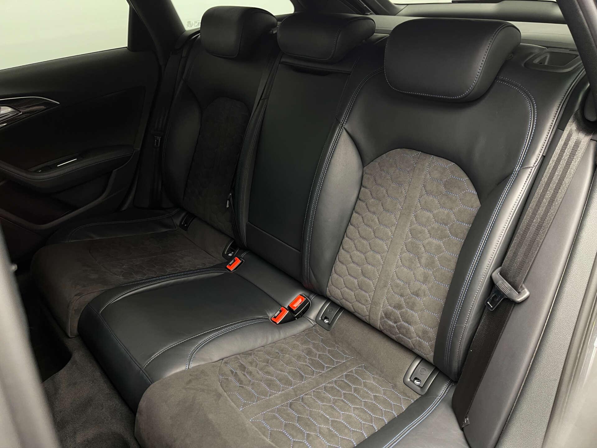 Audi RS6 Avant view 50