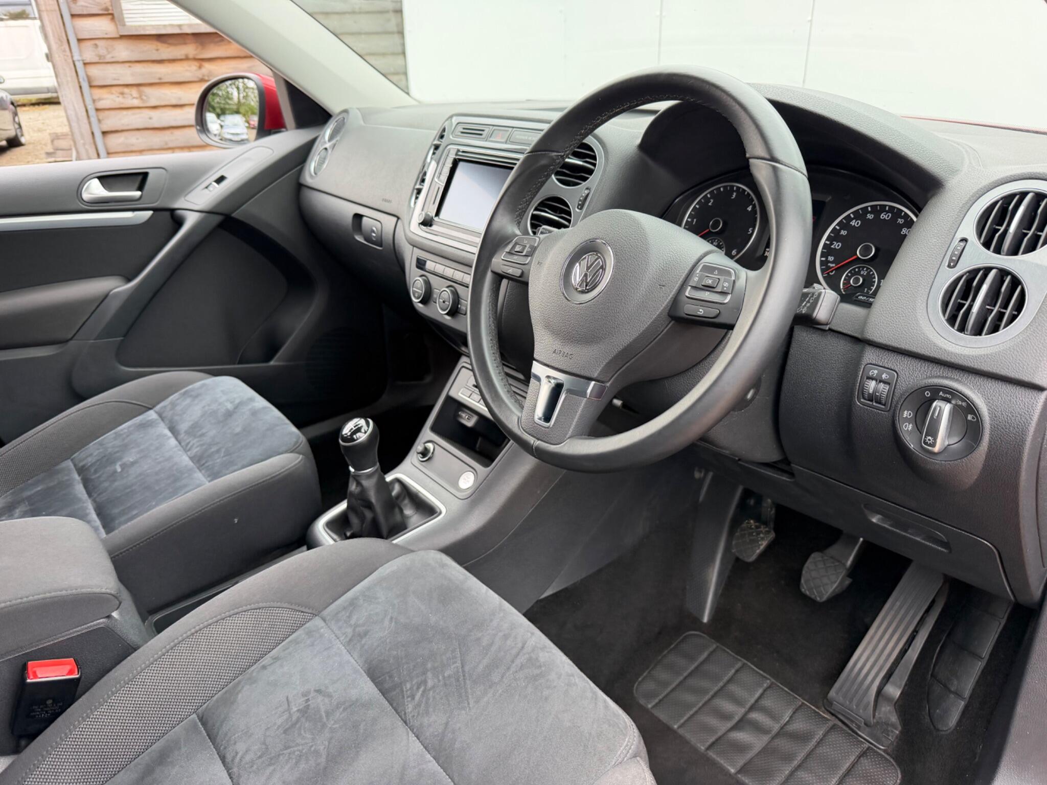 Volkswagen Tiguan view 13