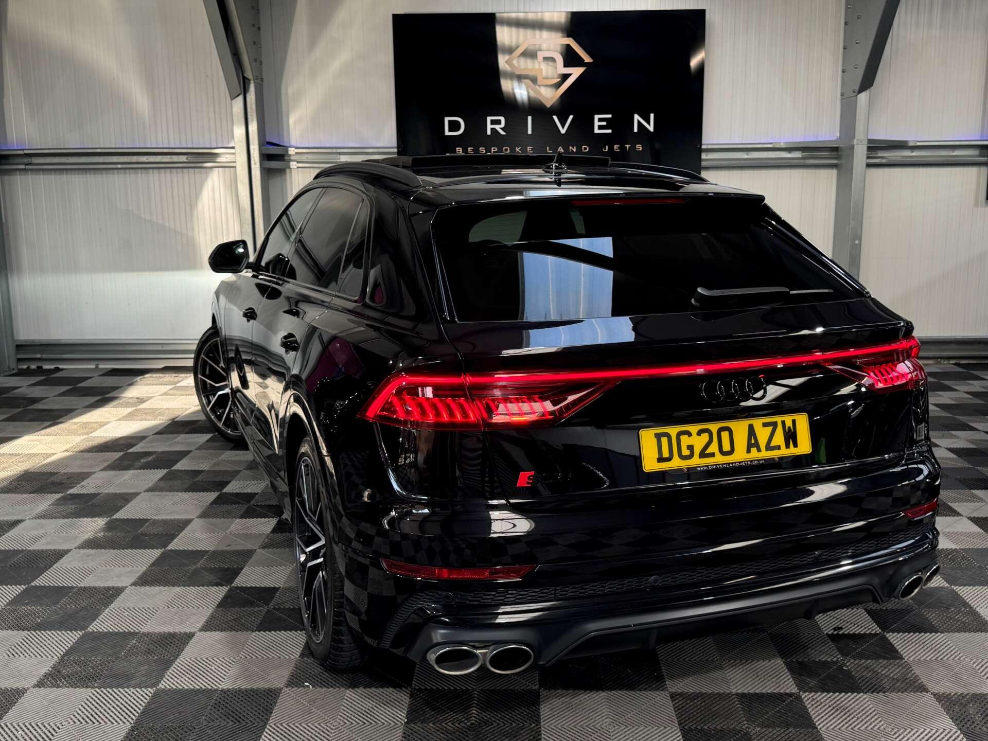 Audi SQ8 view 9