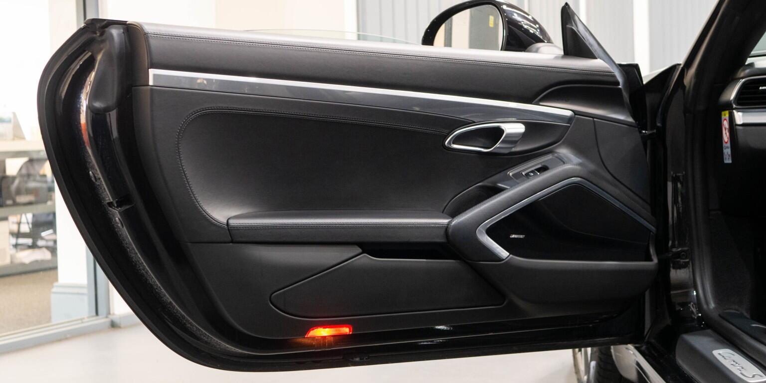 Porsche 911 view 36