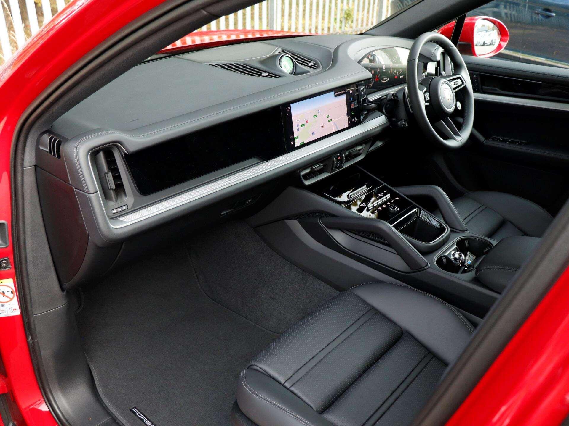 Porsche Cayenne view 9