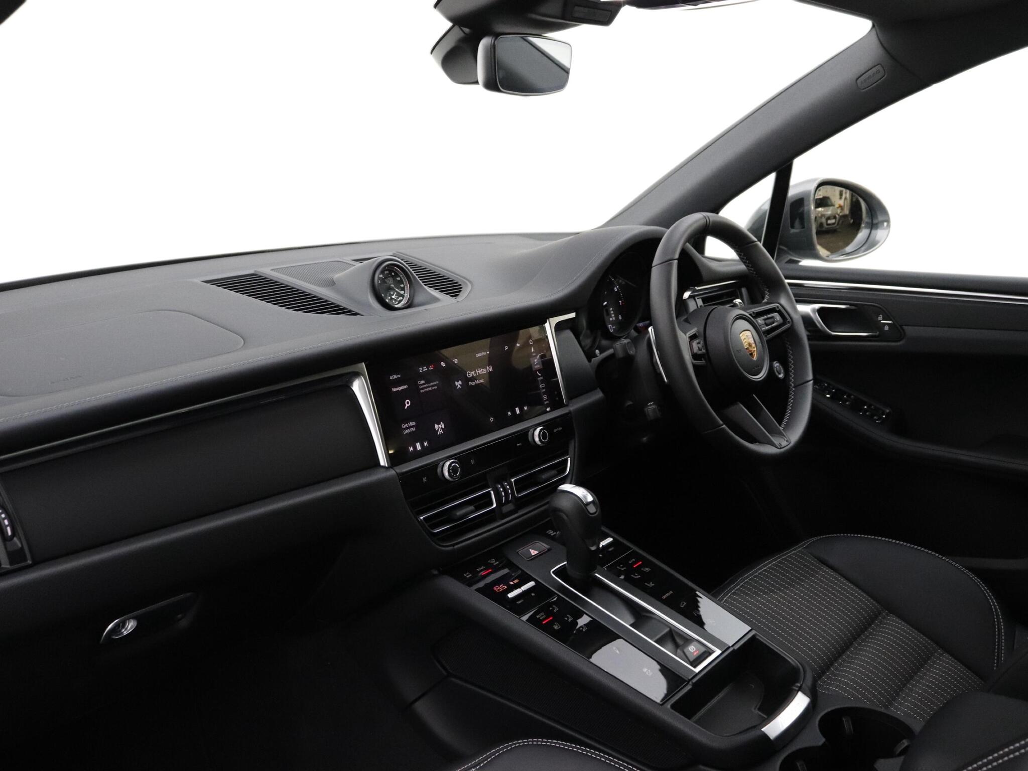 Porsche Macan view 13