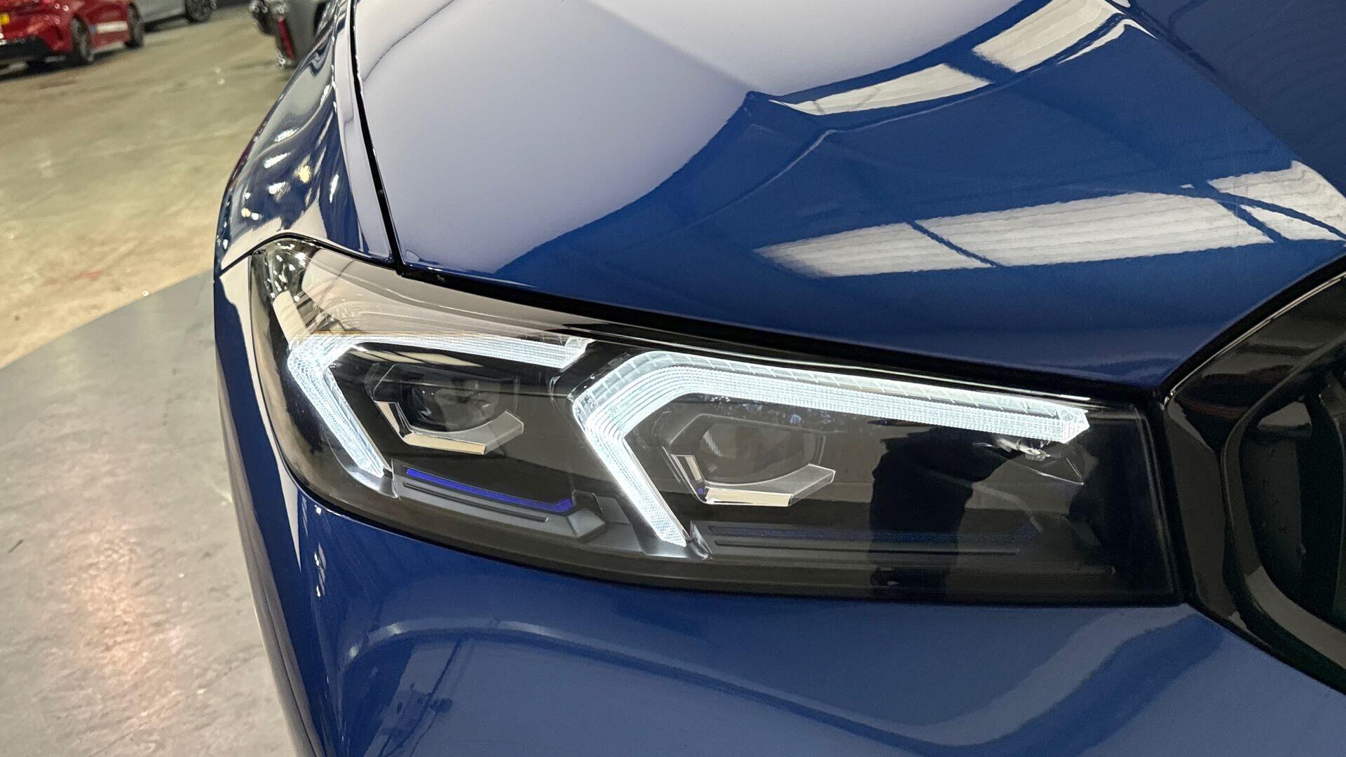 BMW 3 Series view 23