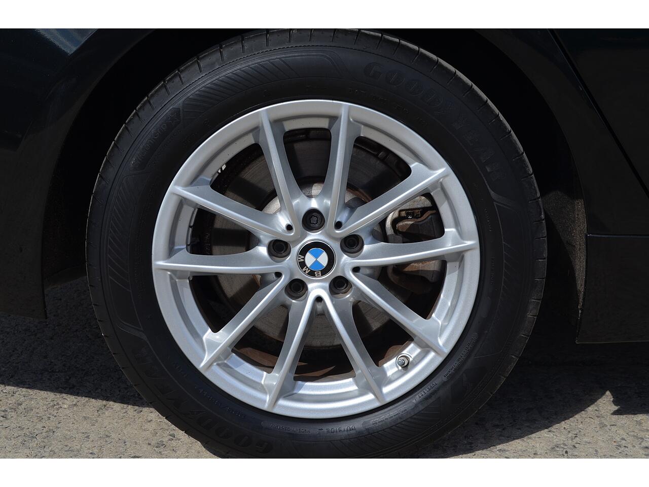BMW 5 Series view 31