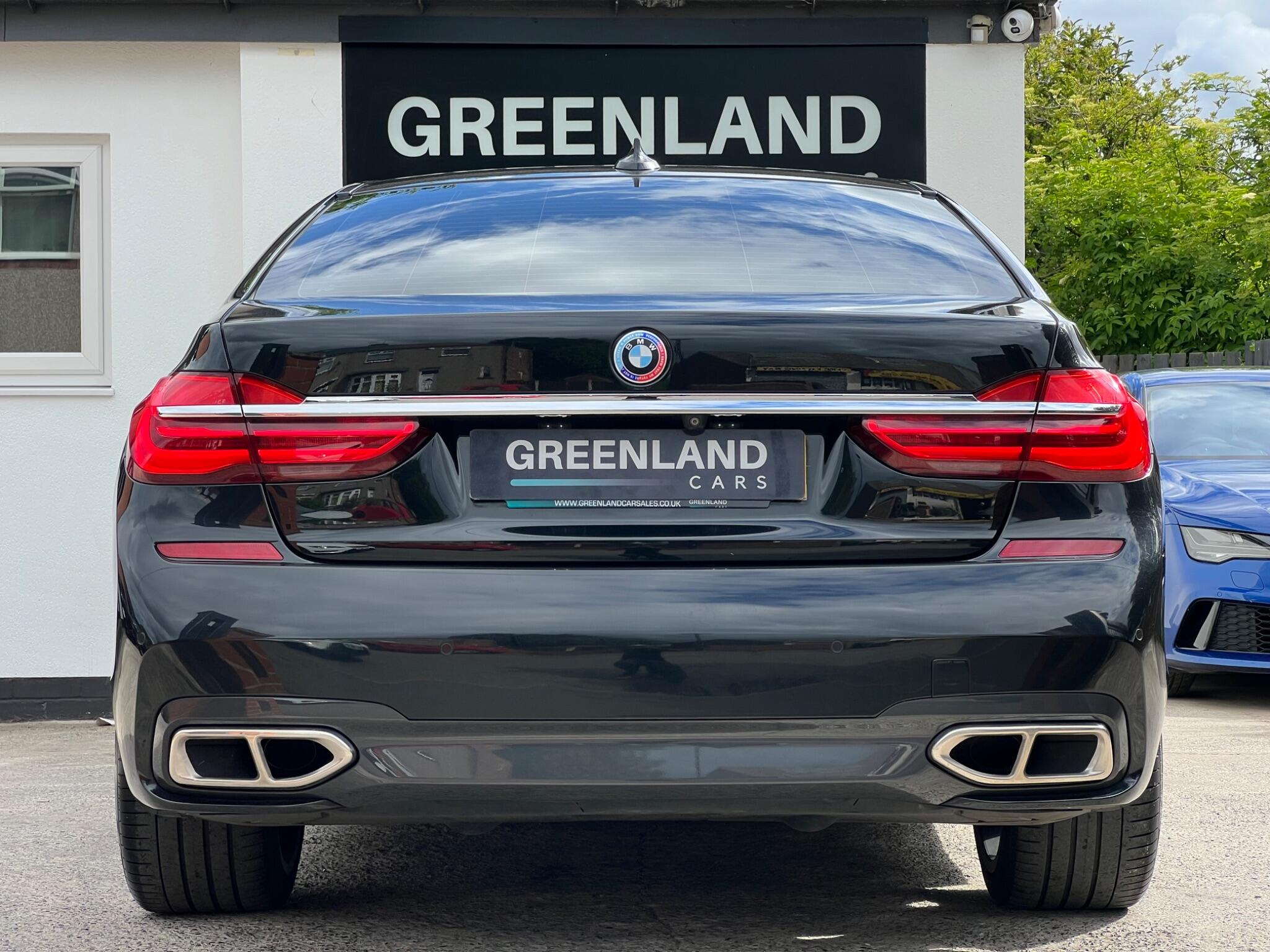 BMW 7 Series view 31