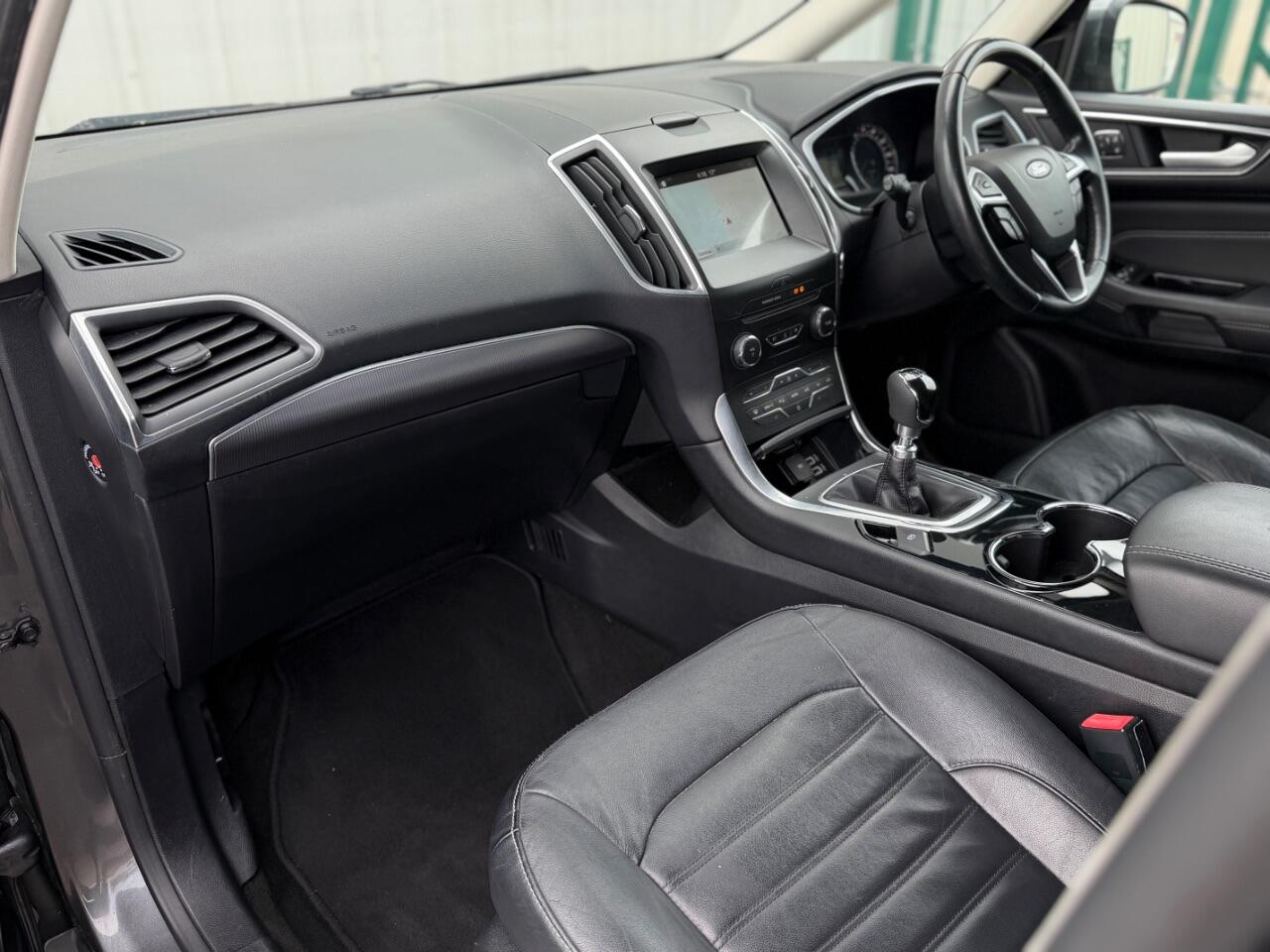 Ford Galaxy view 19