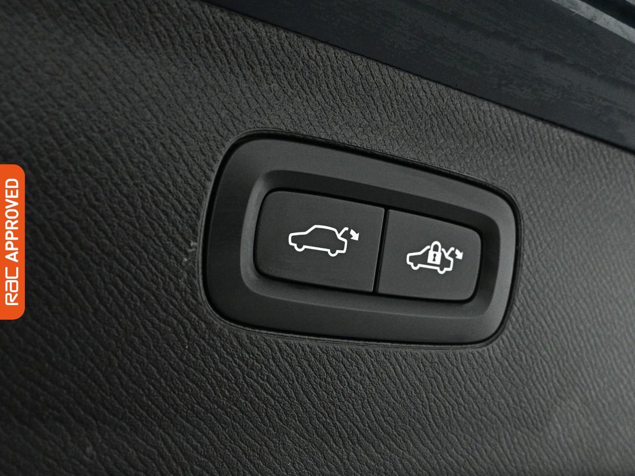 Volvo XC90 view 16