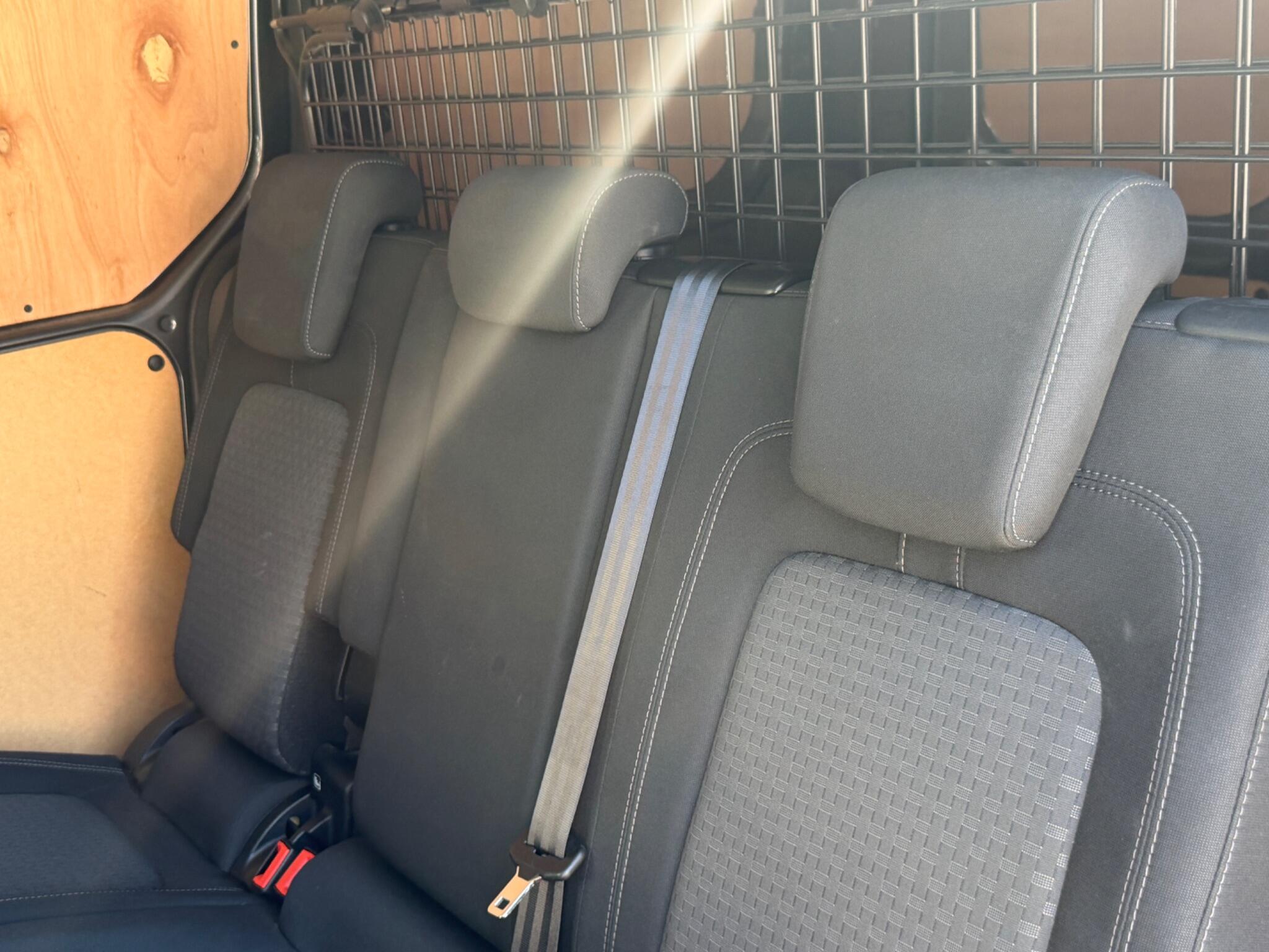 Ford Transit Connect view 34