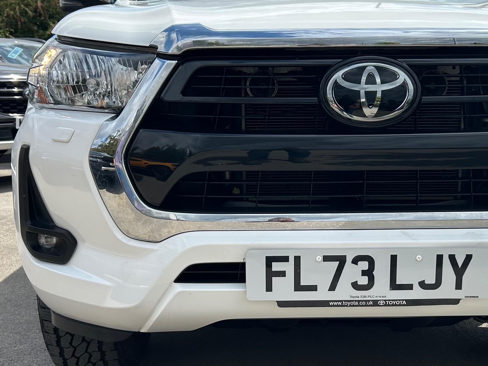 Toyota Hilux view 9