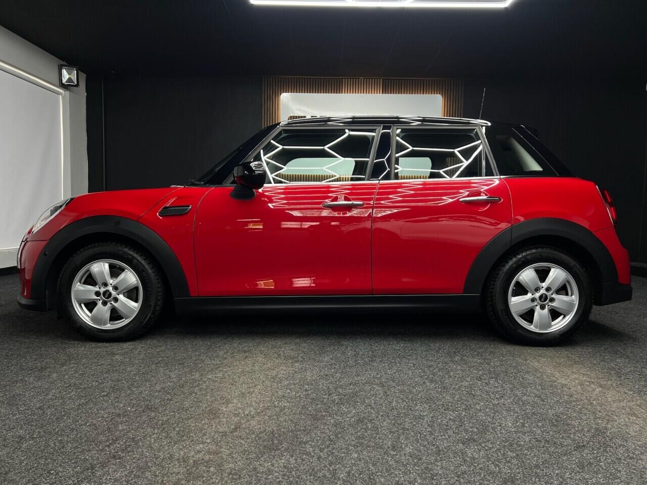 Mini Hatch view 4