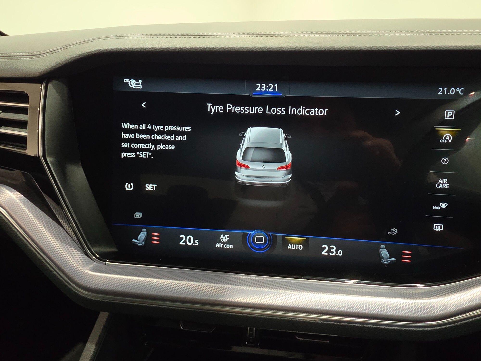 Volkswagen Touareg view 101