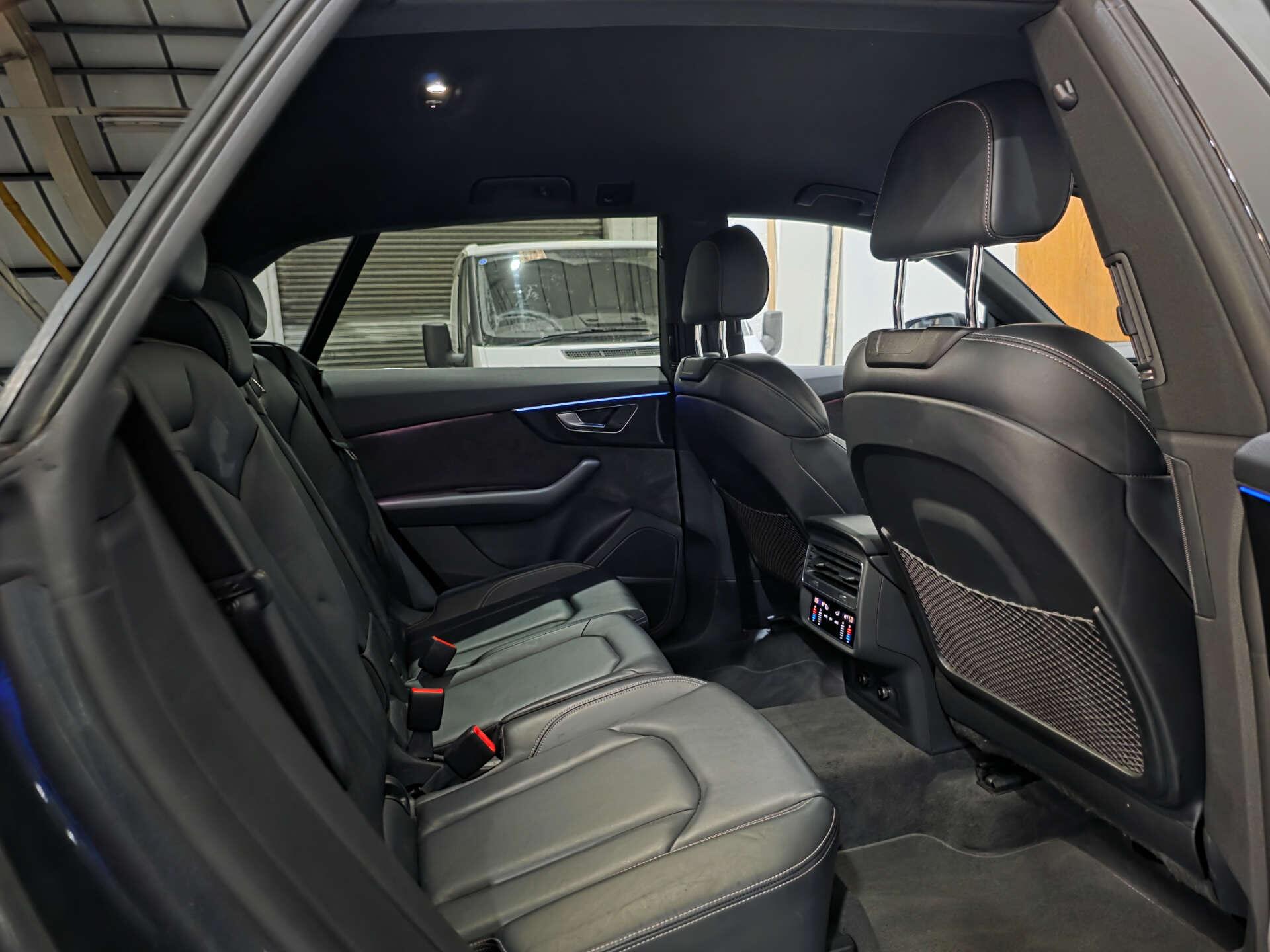 Audi Q8 view 25