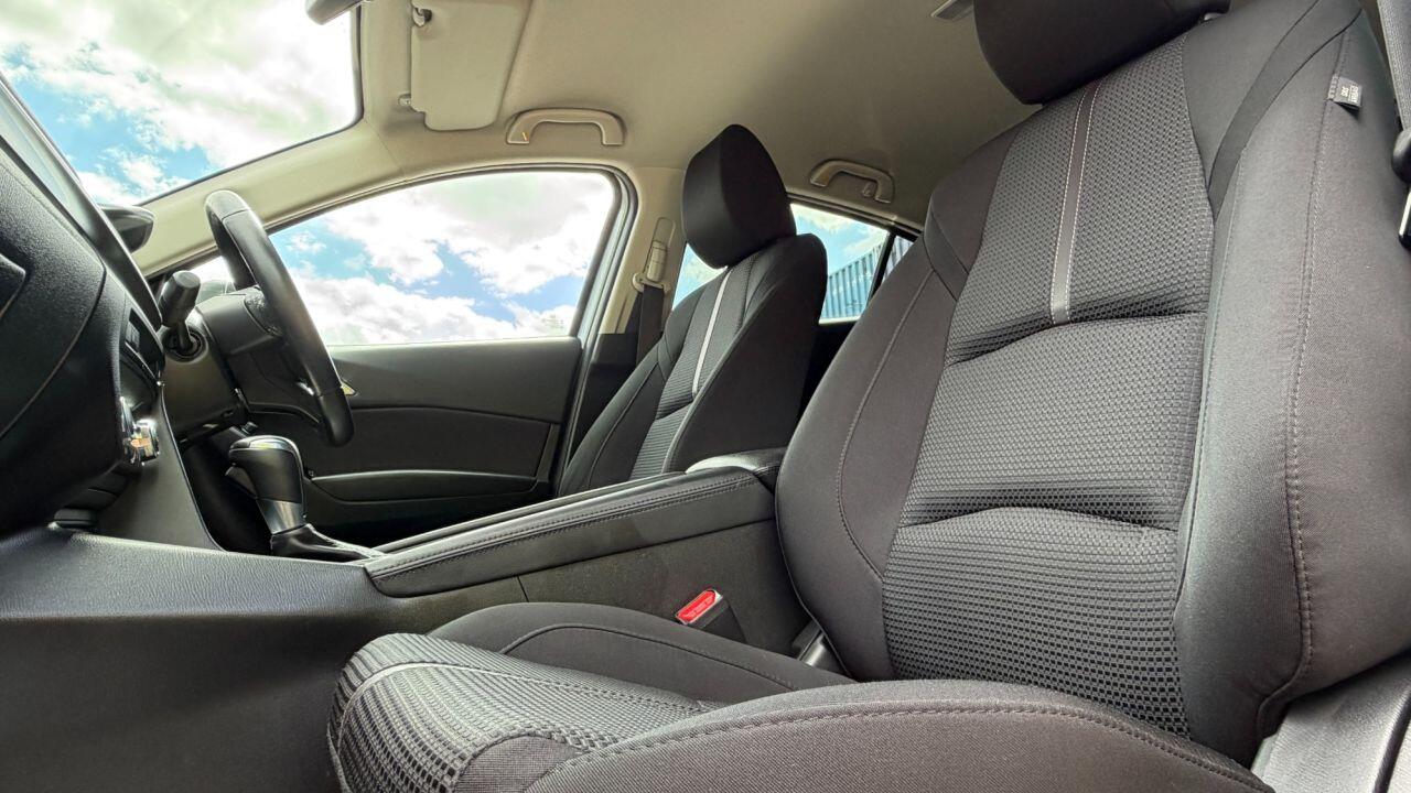Mazda Mazda3 view 9
