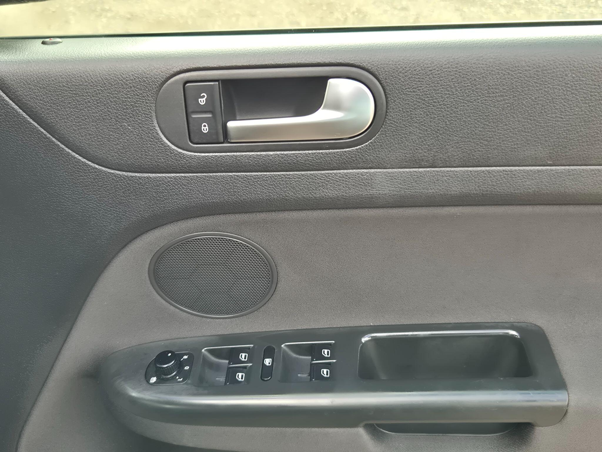 Volkswagen Golf Plus view 11