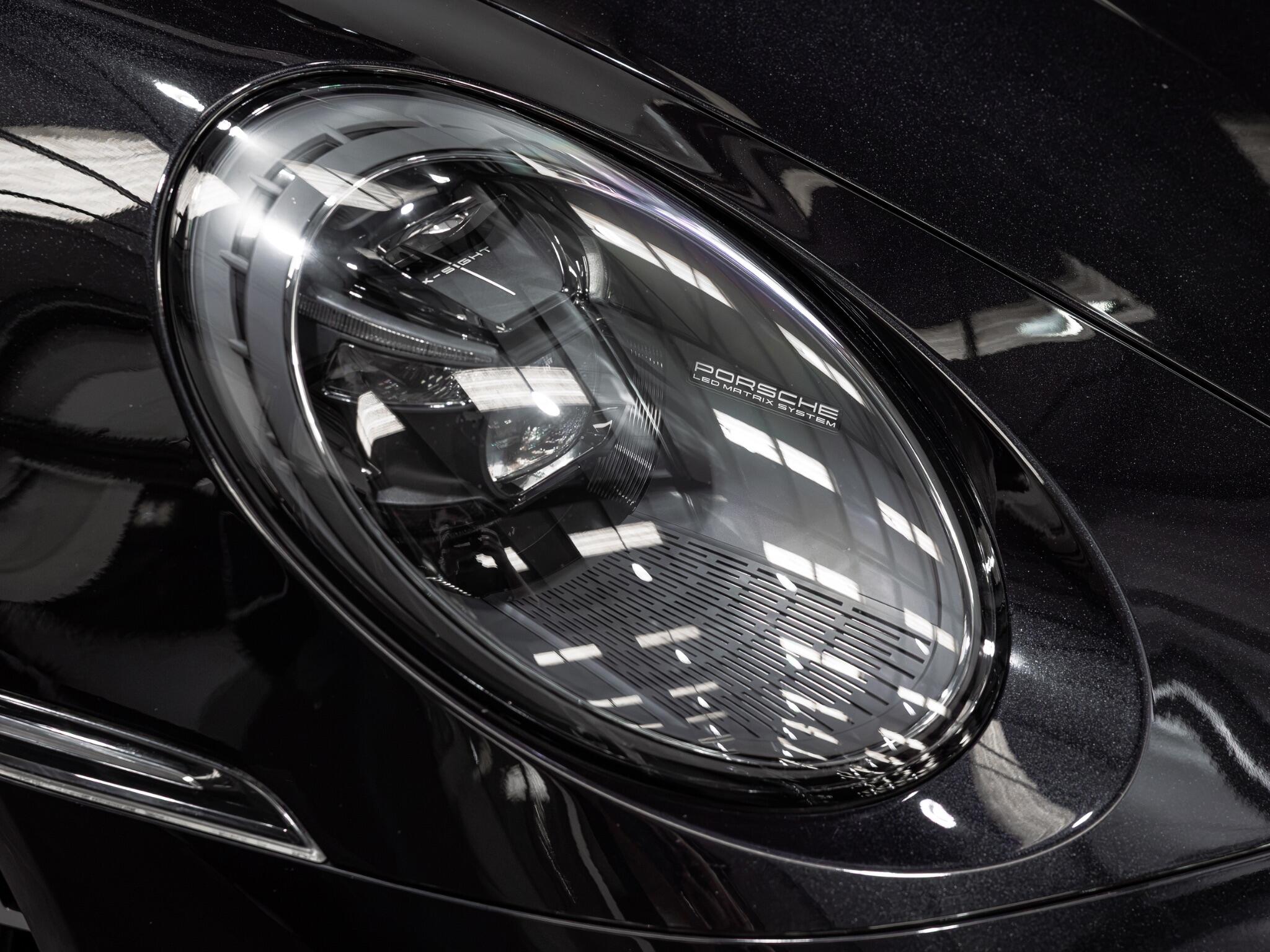 Porsche 911 view 14