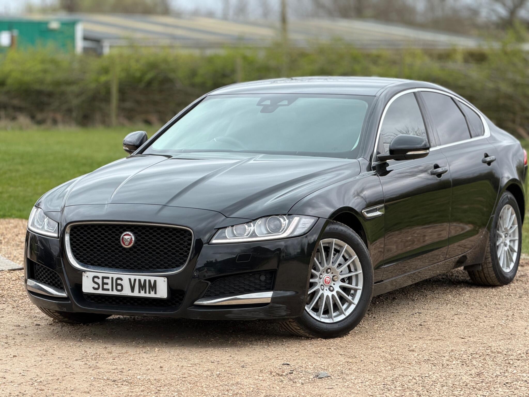 2016 Jaguar XF 2.0d Prestige Auto Euro 6 (s/s) 4dr image 2
