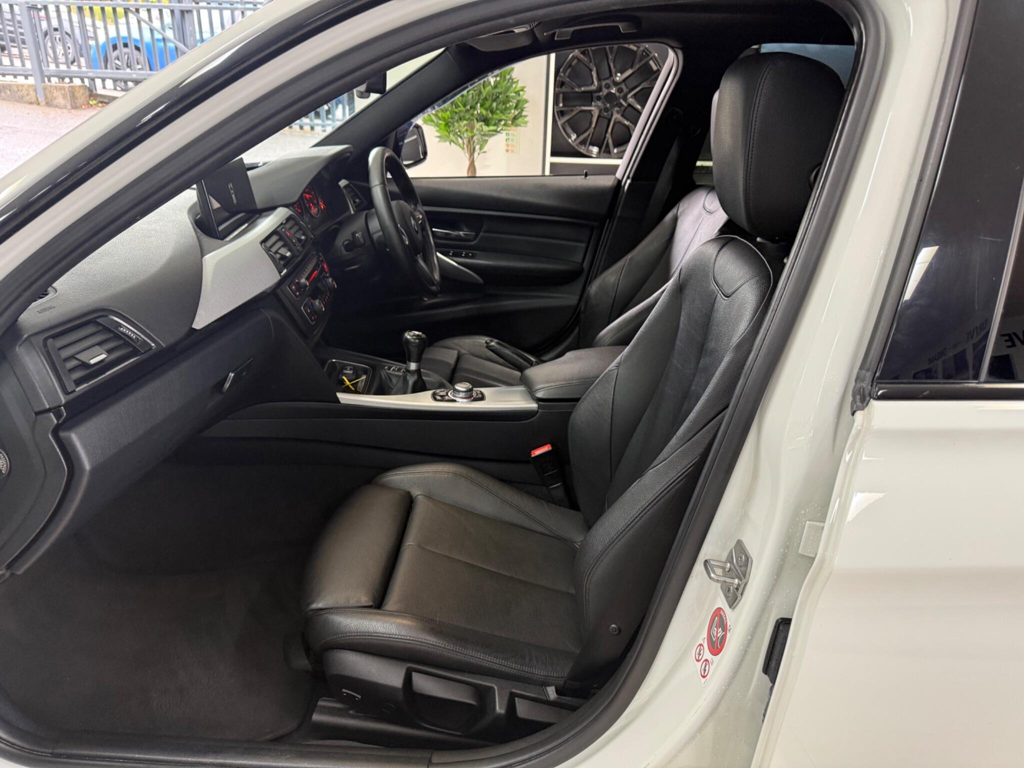 BMW 3 Series view 31