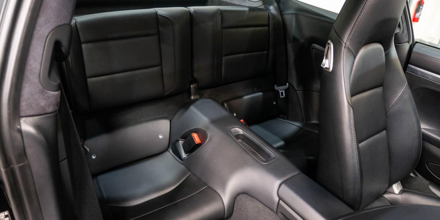 Porsche 911 view 16