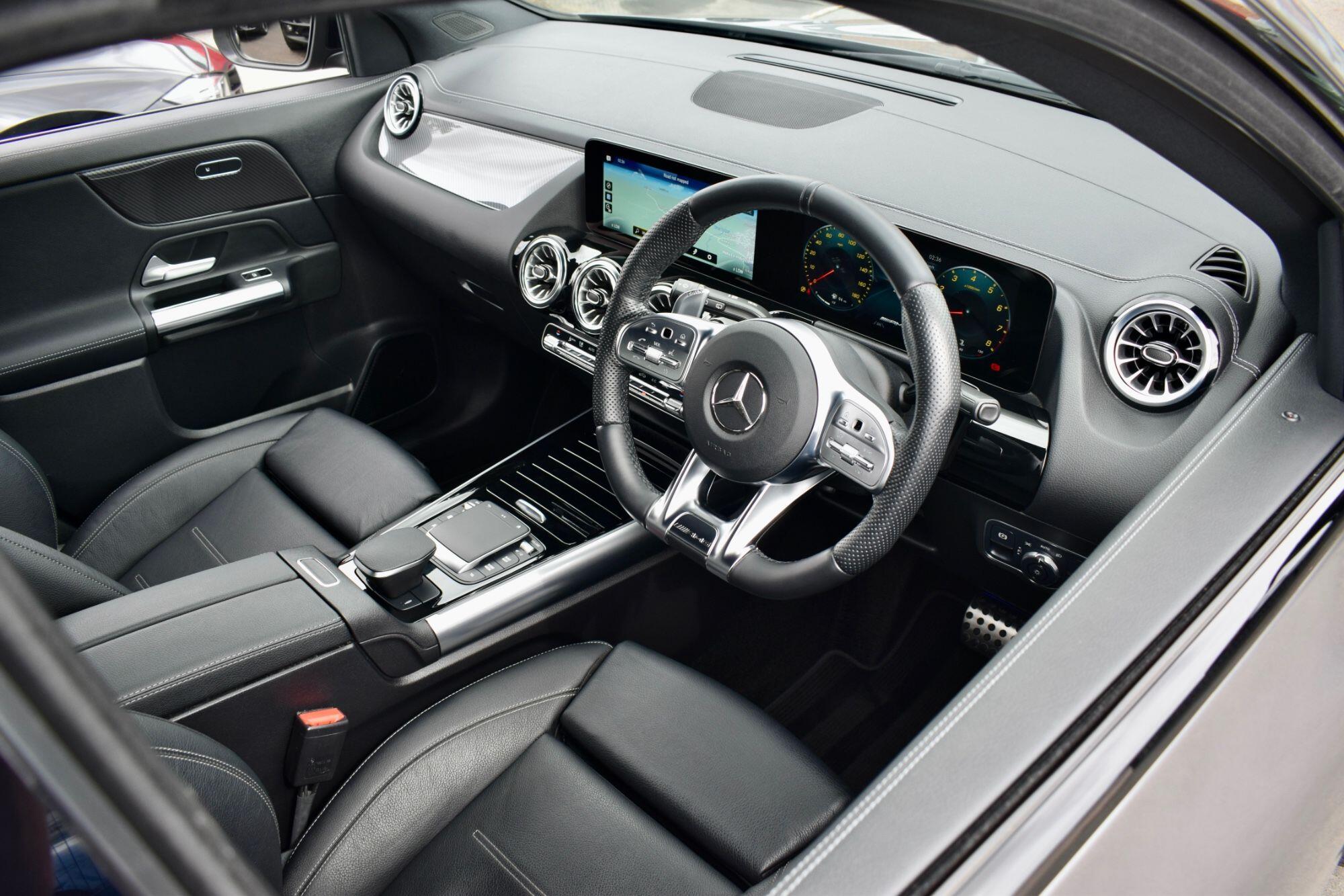 Mercedes-Benz GLA view 3