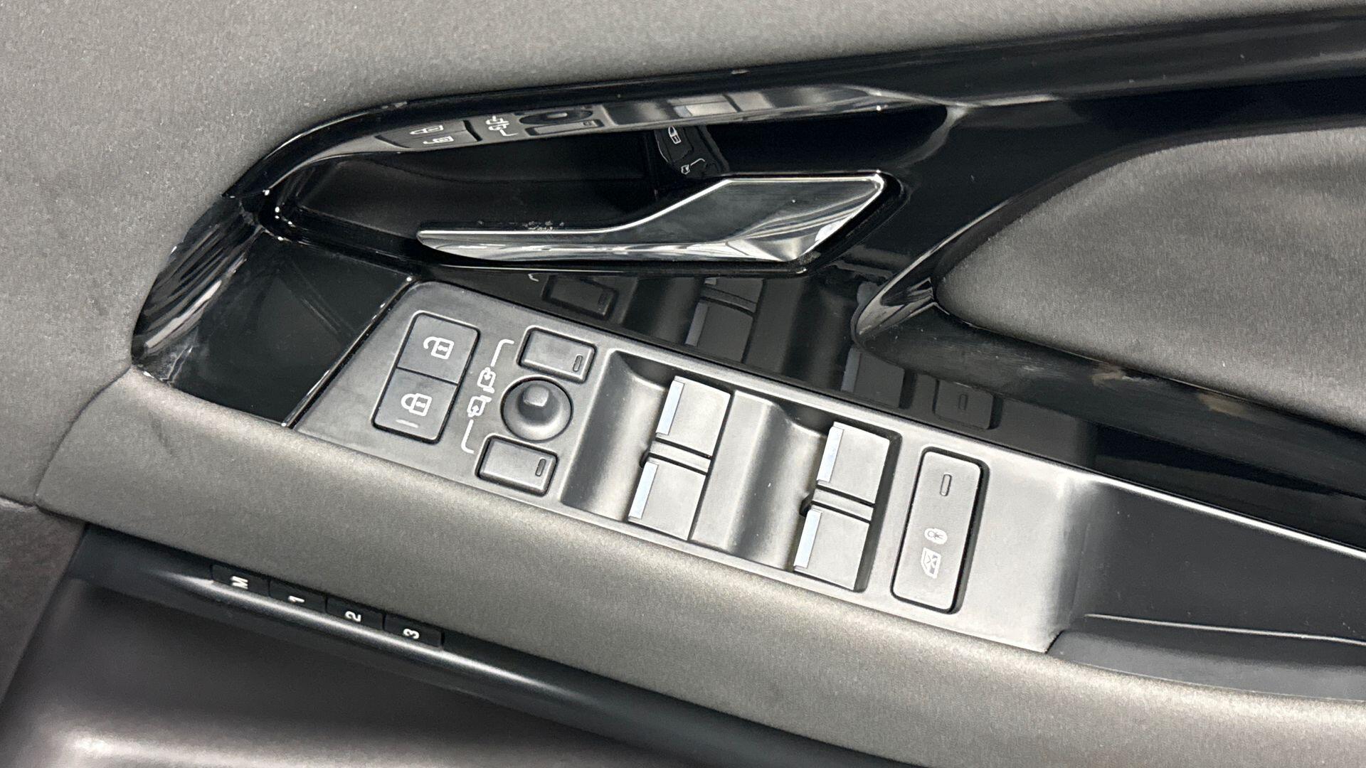 Land Rover Range Rover Evoque view 21