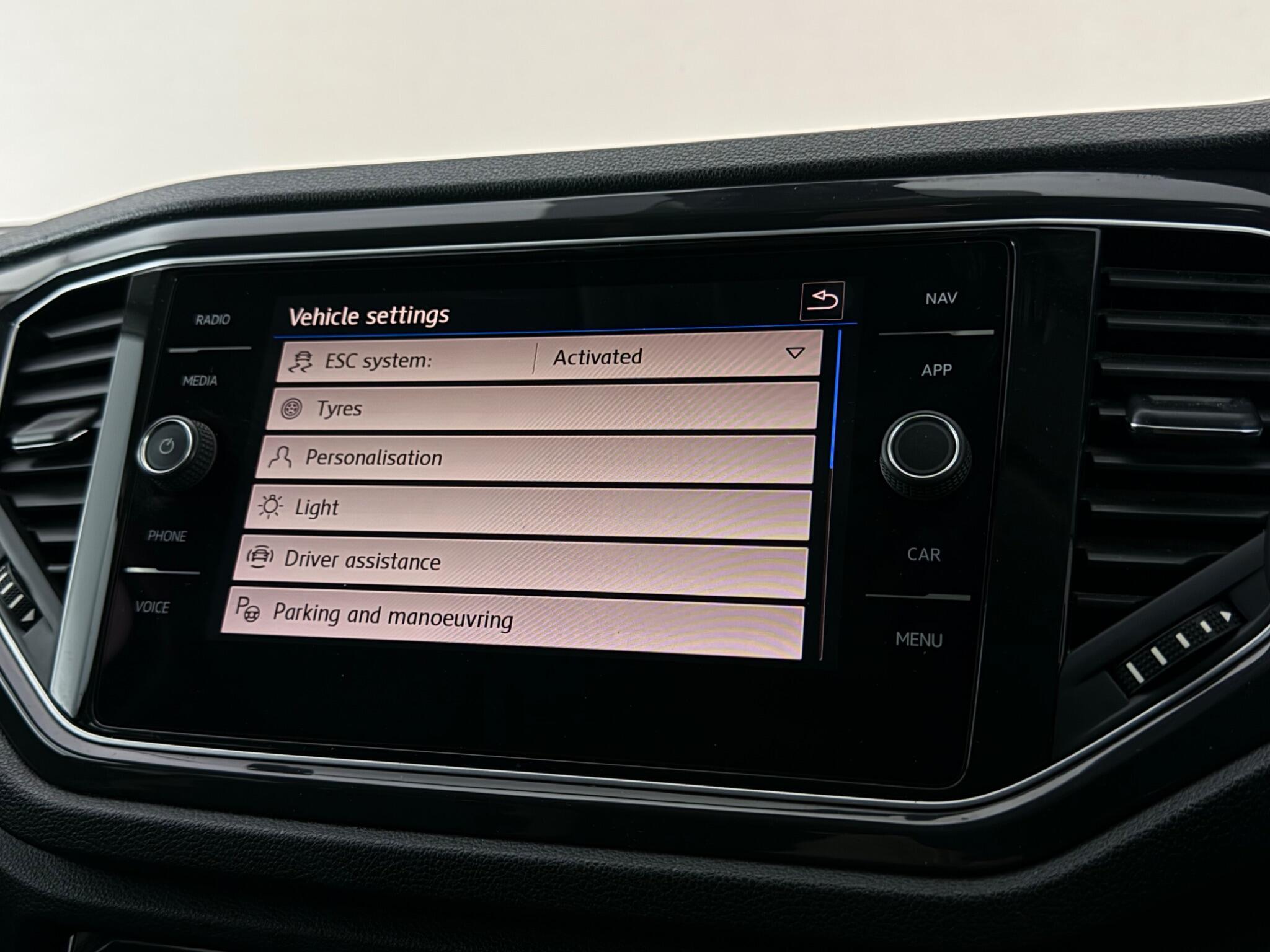 Volkswagen T-Roc view 21