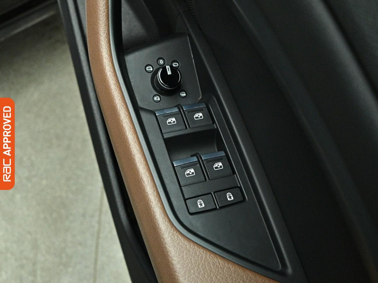 Audi E-Tron view 27