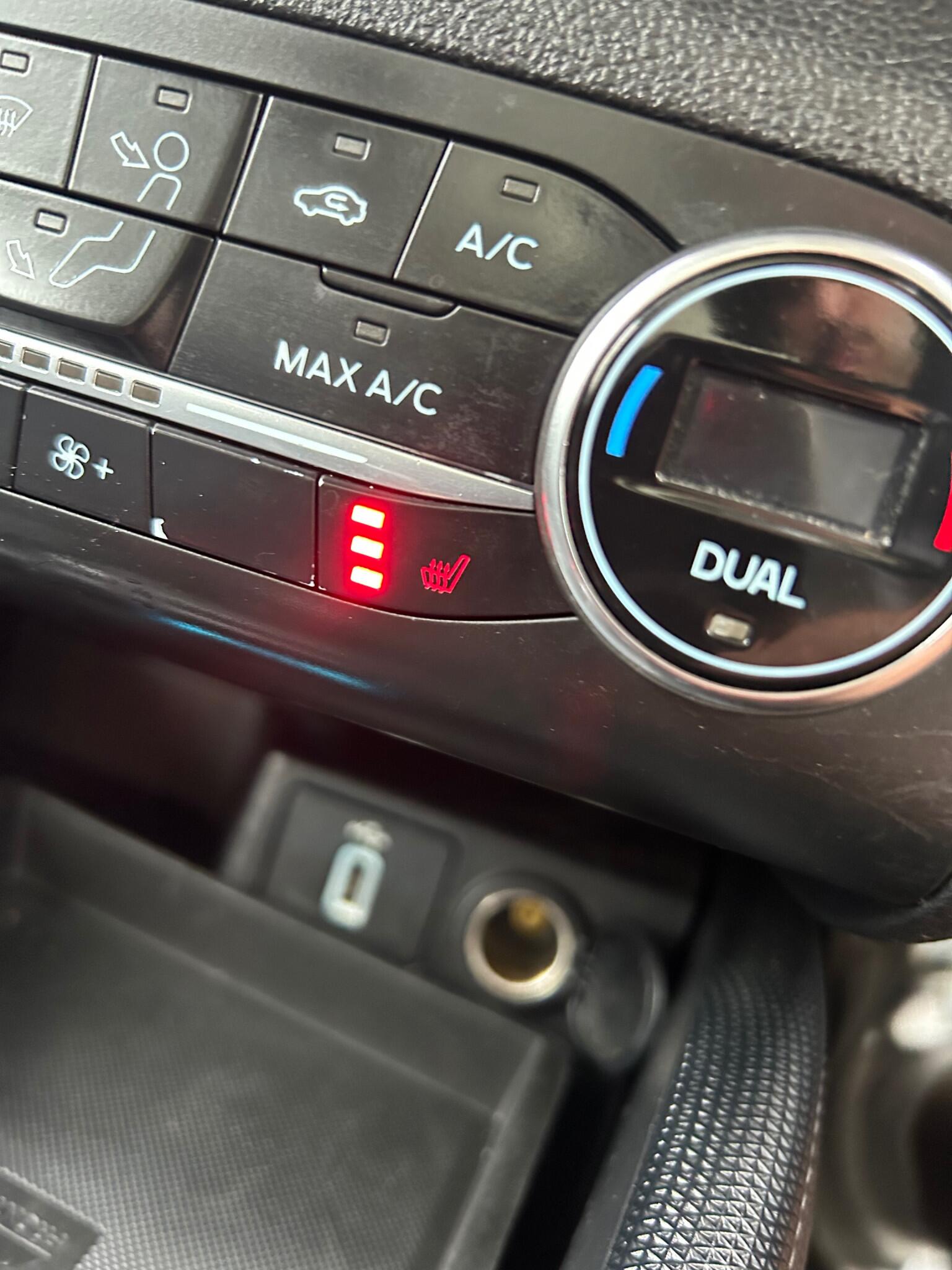 Ford Focus view 12