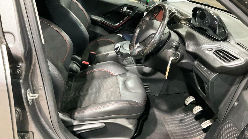 Peugeot 208 view 12