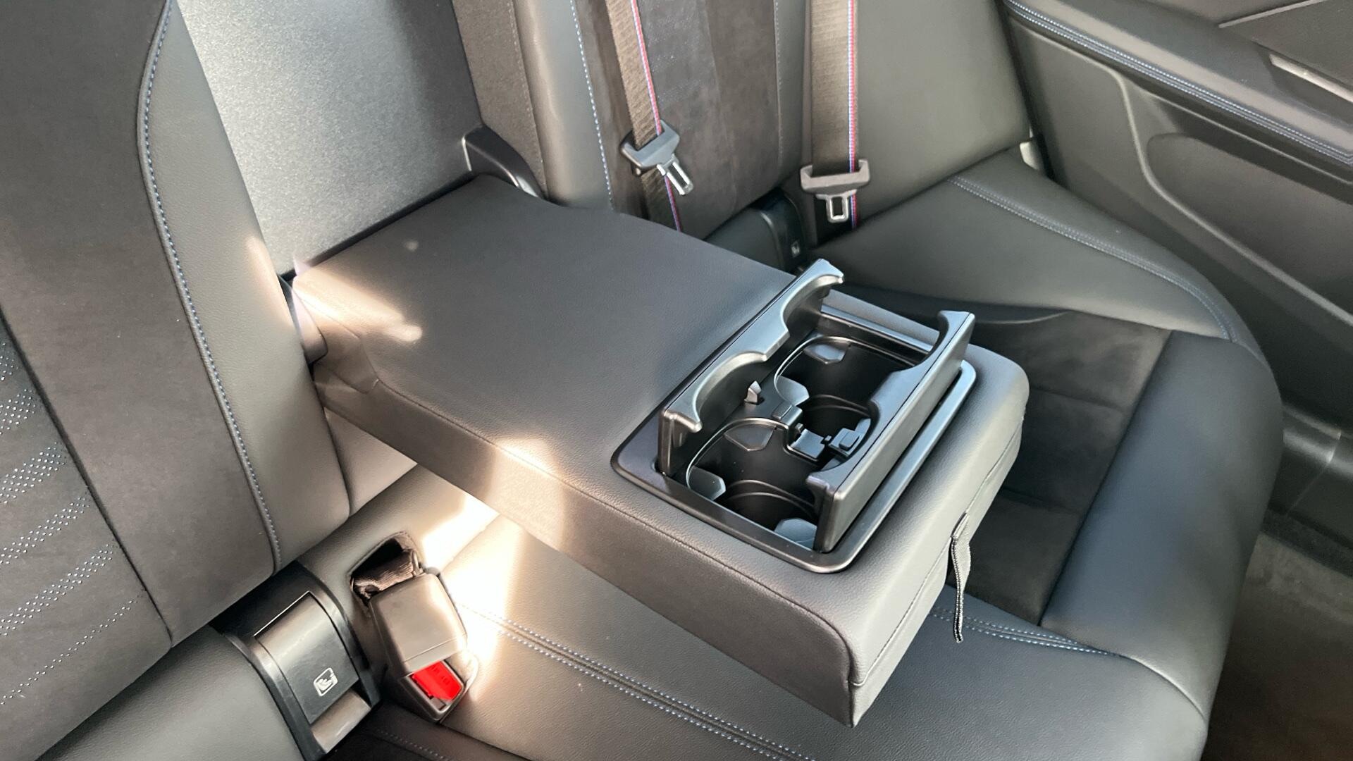 BMW i4 view 25