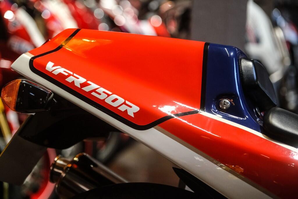 Honda VFR750 view 3