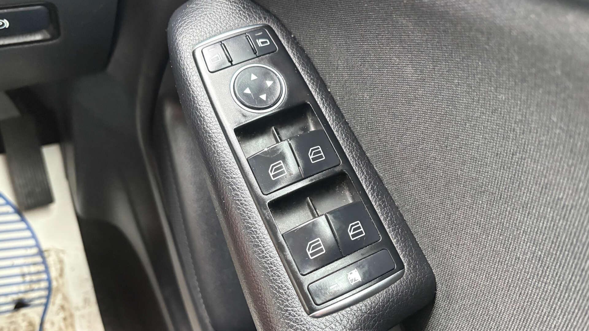 Mercedes-Benz B-Class view 17