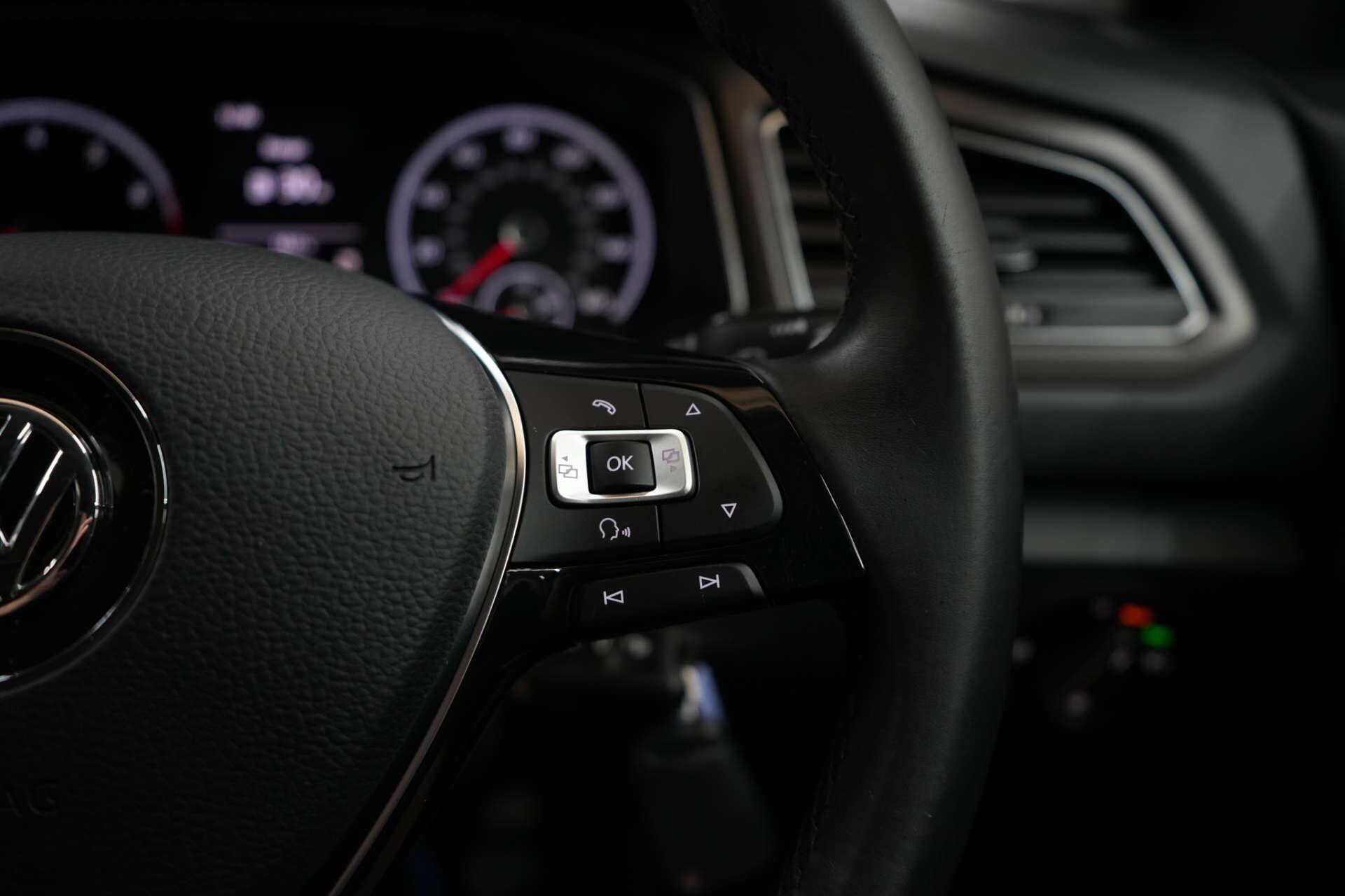 Volkswagen T-Roc view 37