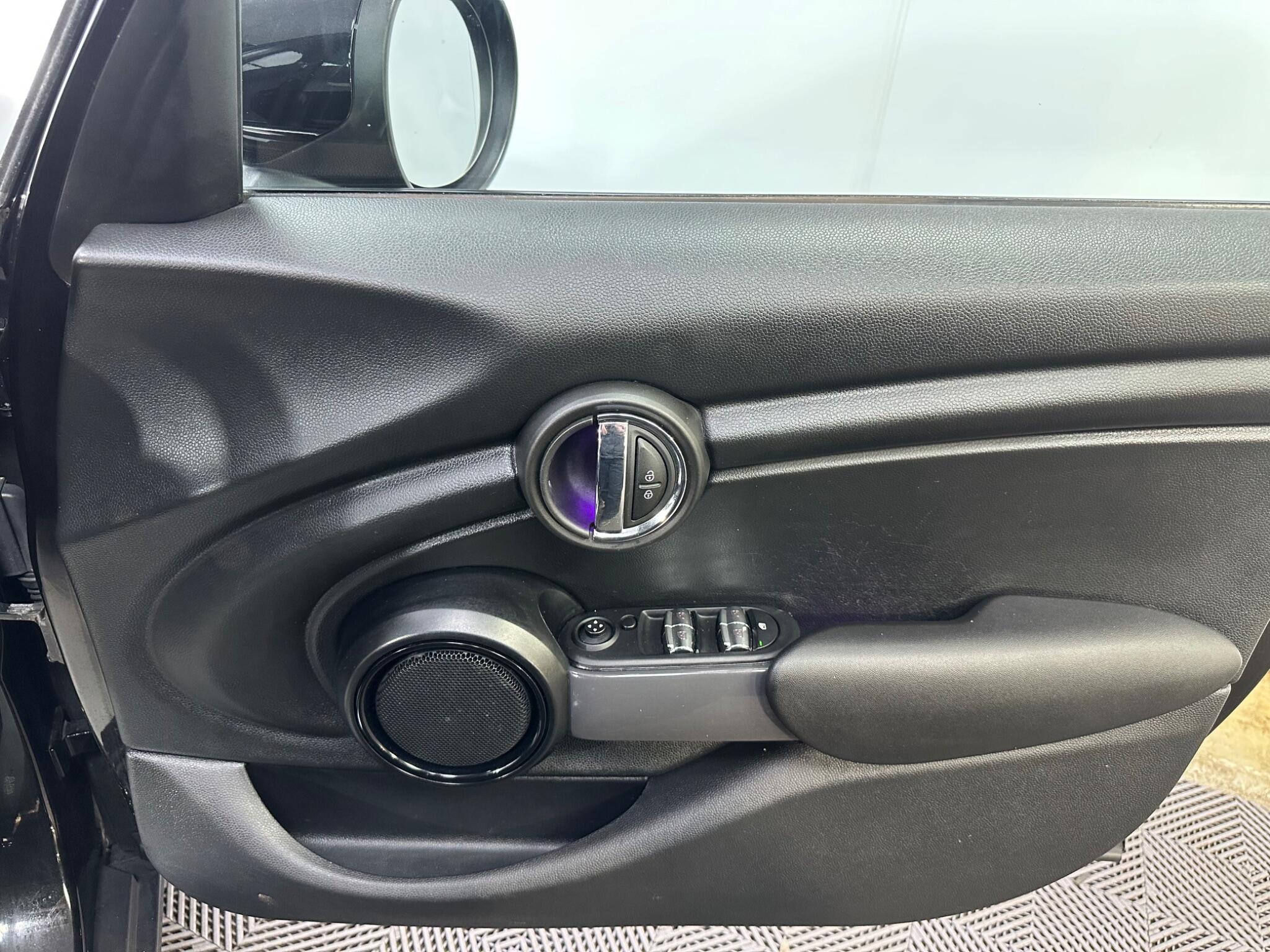 Mini Hatch view 30