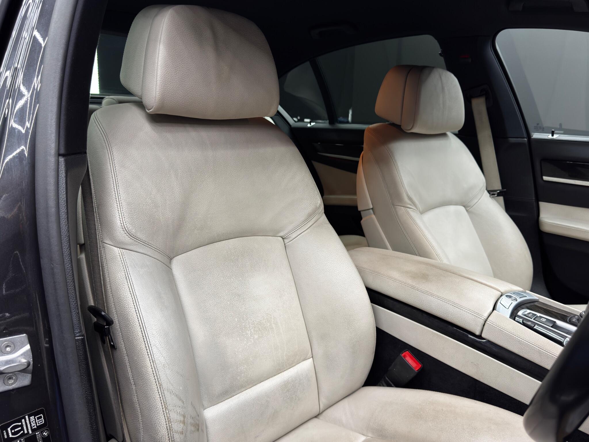 BMW 7 Series view 12