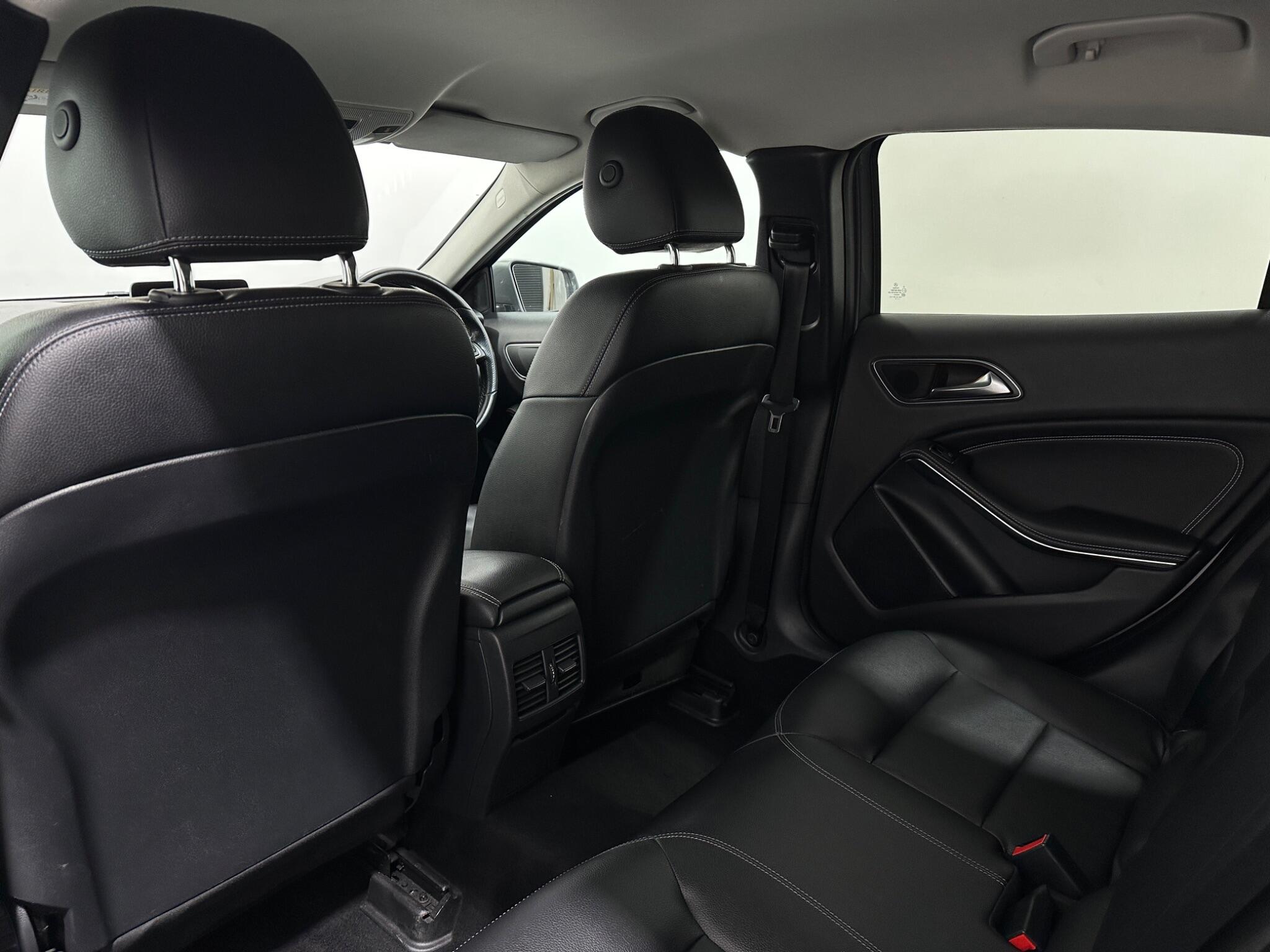 Mercedes-Benz Gla view 39
