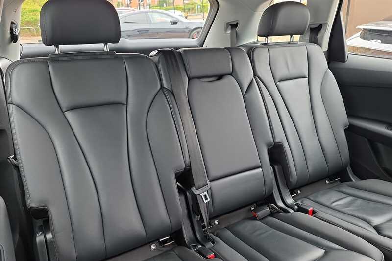 Audi Q7 view 23