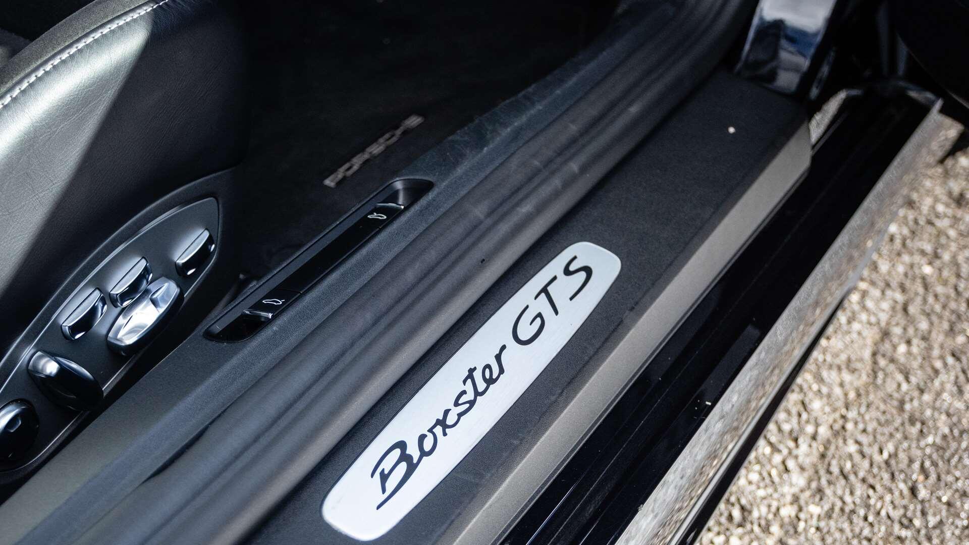 Porsche Boxster view 31