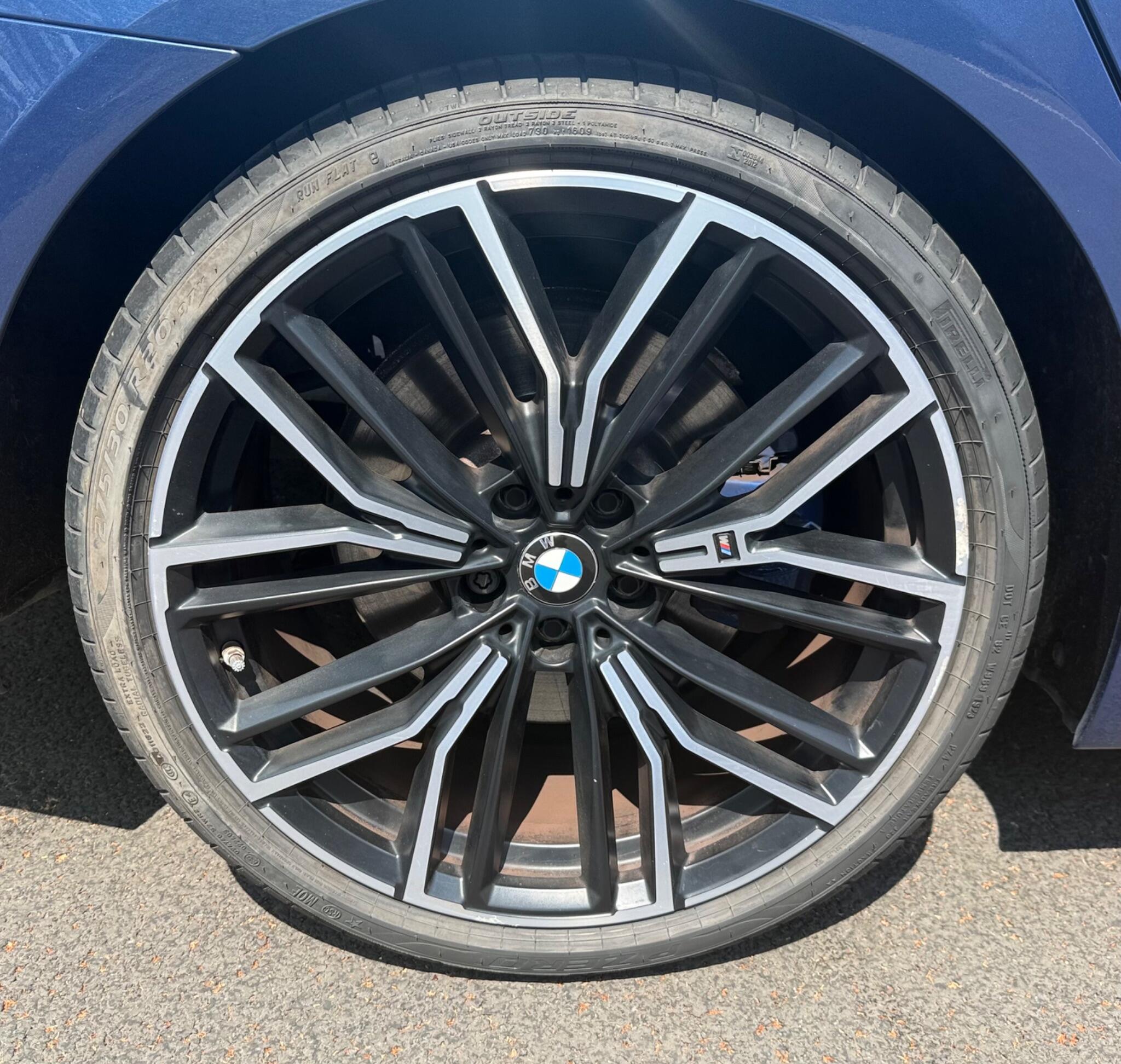 BMW 5 Series view 32