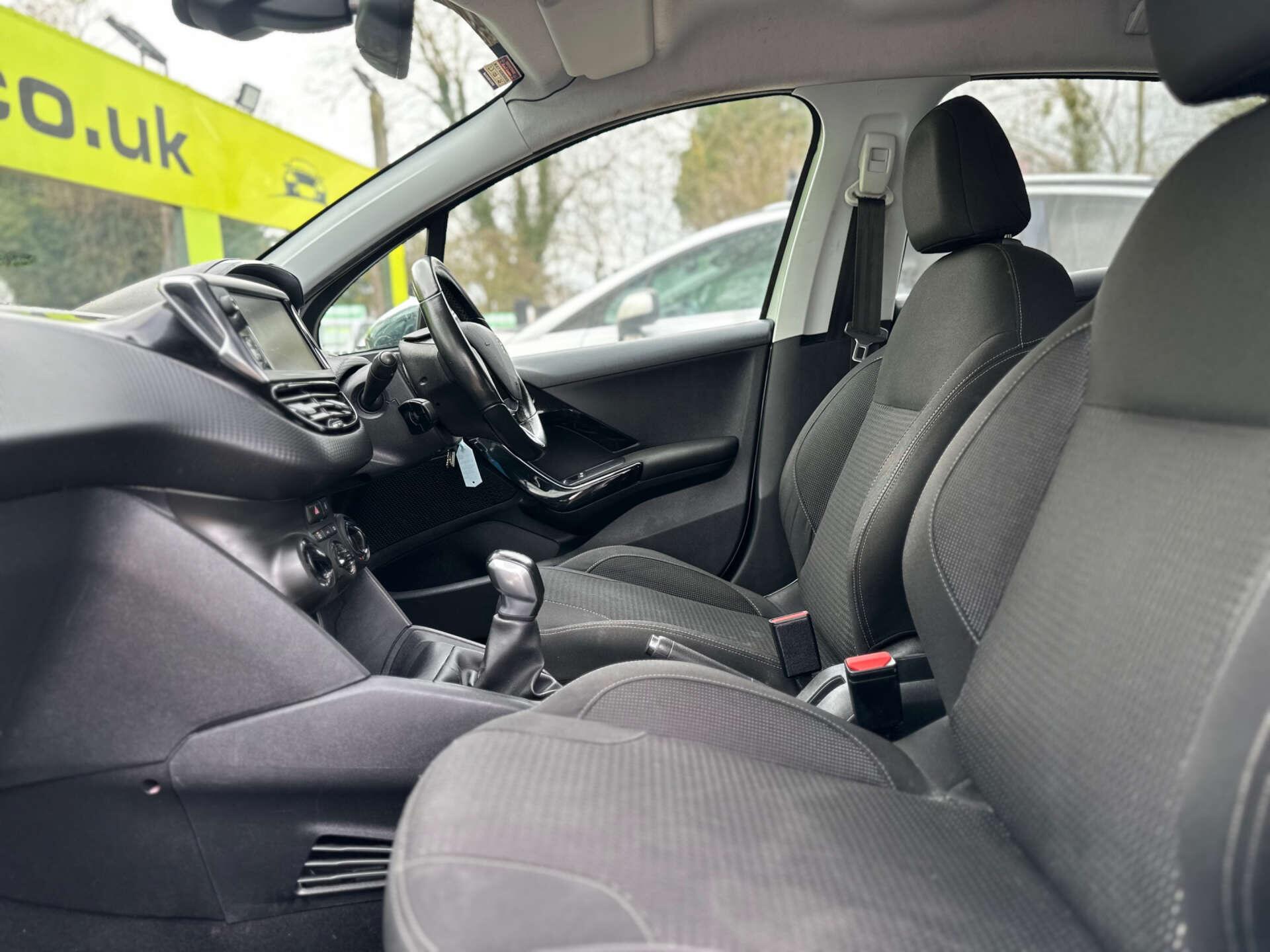 Peugeot 208 view 16